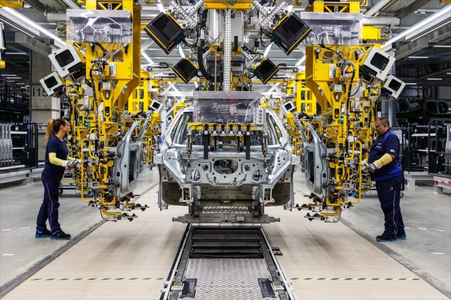 Ξεπουλάει το SUV της BMW – Το εργοστάσιο δουλεύει 24/7 για να προλάβει τις παραγγελίες!