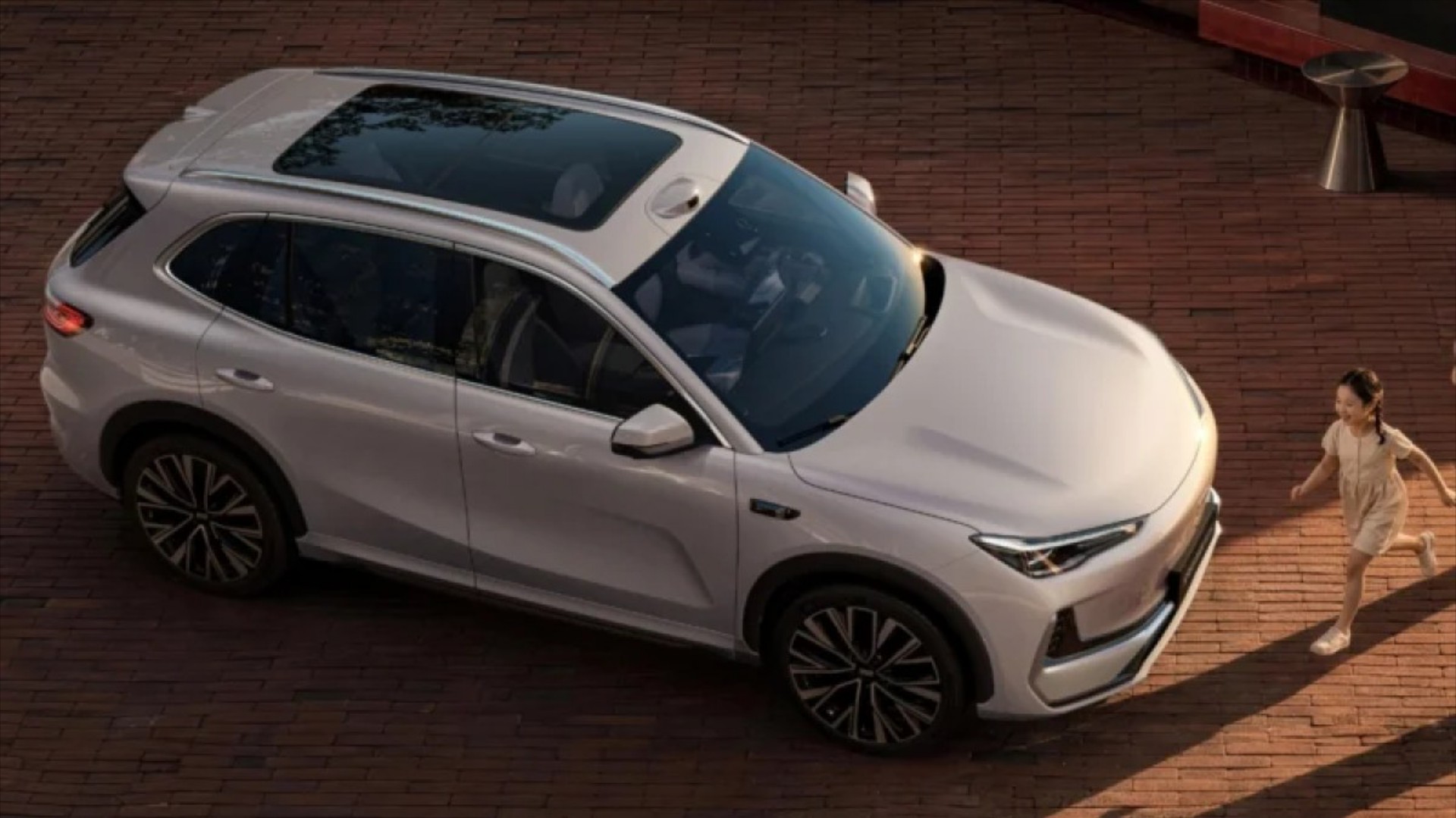 Αυτό είναι το ανανεωμένο Geely EX5 - Τι νέο φέρνει;