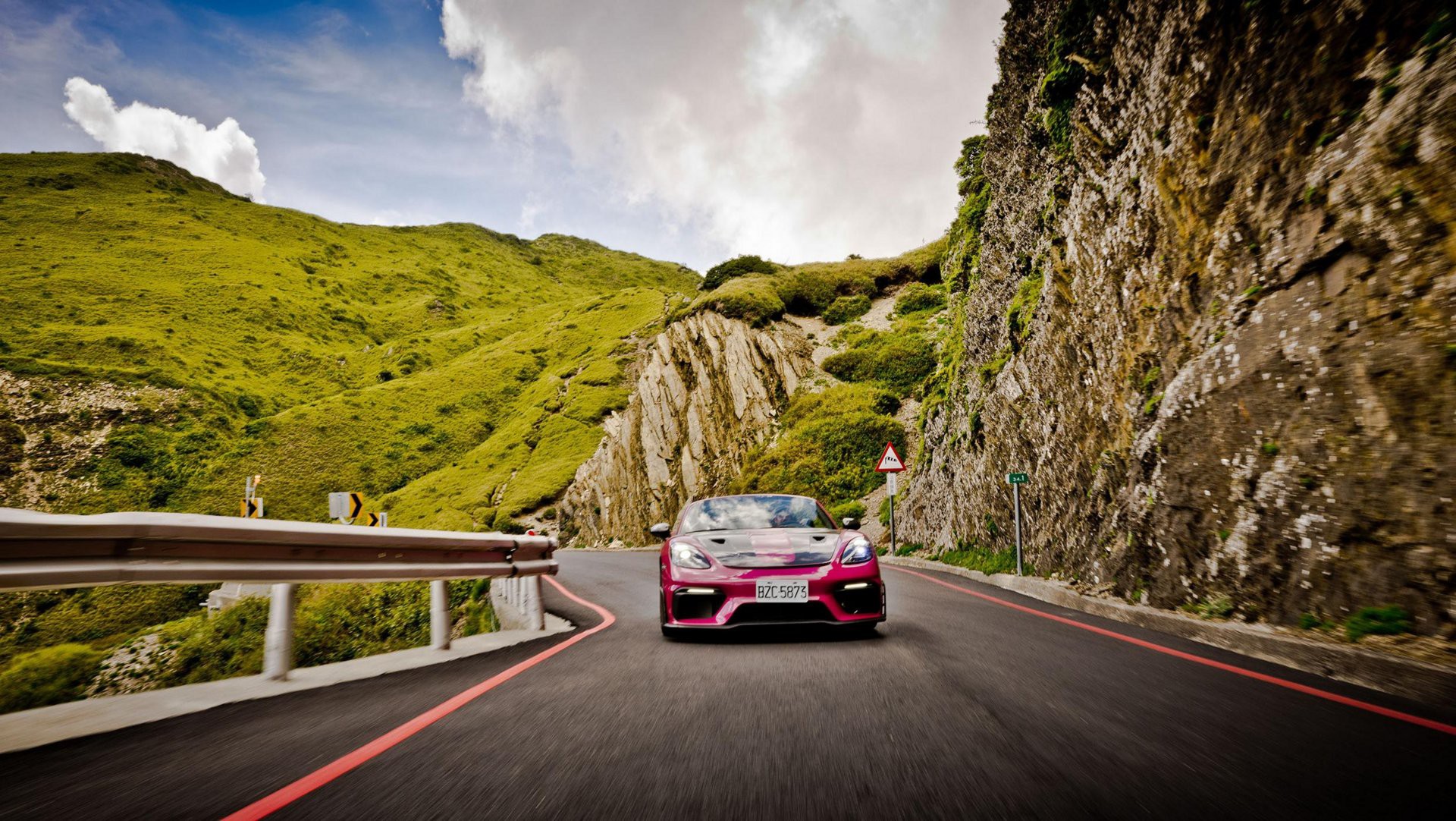 Η Porsche πήγε στους δρόμους της φωτιάς – Σε ένα μαγικό μέρος