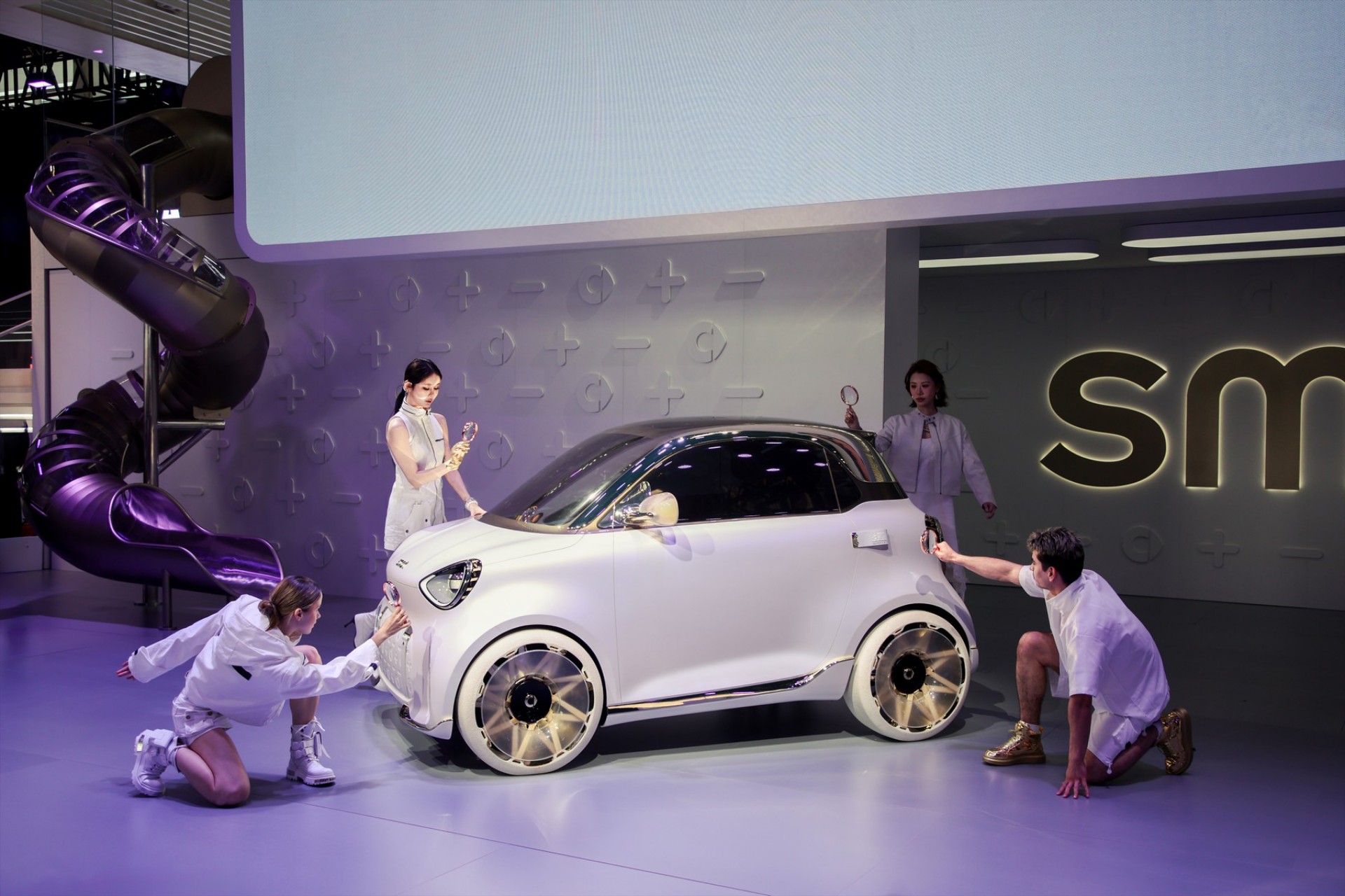 Το νέο smart #2 αντέχει βάρος 4 τόνων στην οροφή του – Δείτε τι ξεχωριστό έχει 