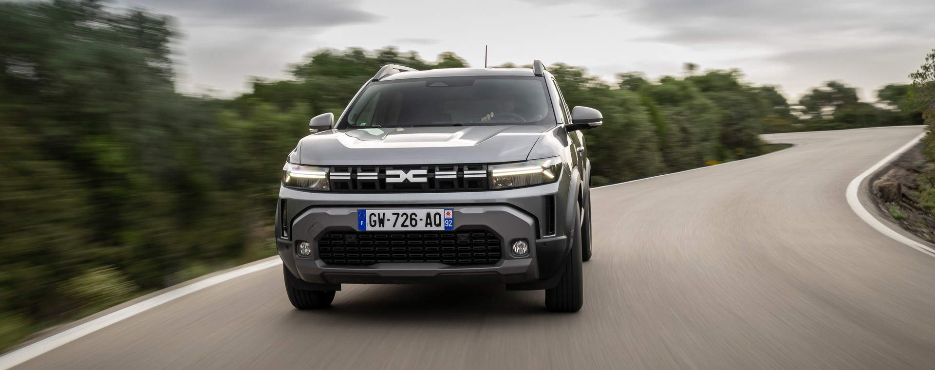 Ήρθε Ελλάδα το υβριδικό Dacia Duster Tribrid 4X4 με 1.500 km αυτονομία - Τιμή