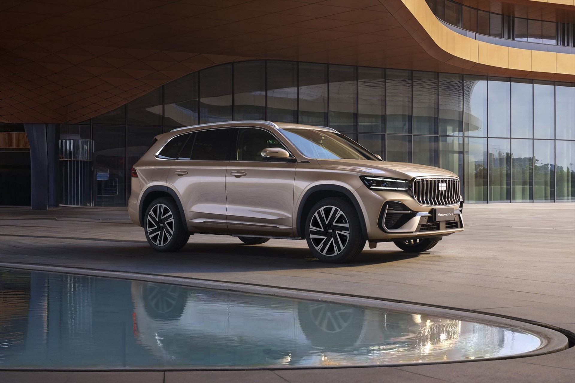 Αυτό είναι το νέο οικογενειακό SUV της Geely – Έχει αυτονομία 922 km και τετρακίνηση