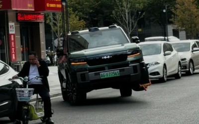 Η BYD έφτιαξε SUV που κινείται με τρεις ρόδες – Και το εμφάνισε σε δημόσιο δρόμο