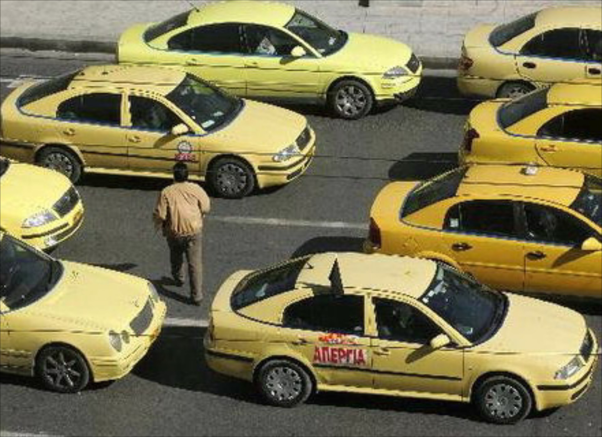Υπουργοί της ίδιας κυβέρνησης; Ή αλλιώς, της απελευθέρωσης το κάγκελο