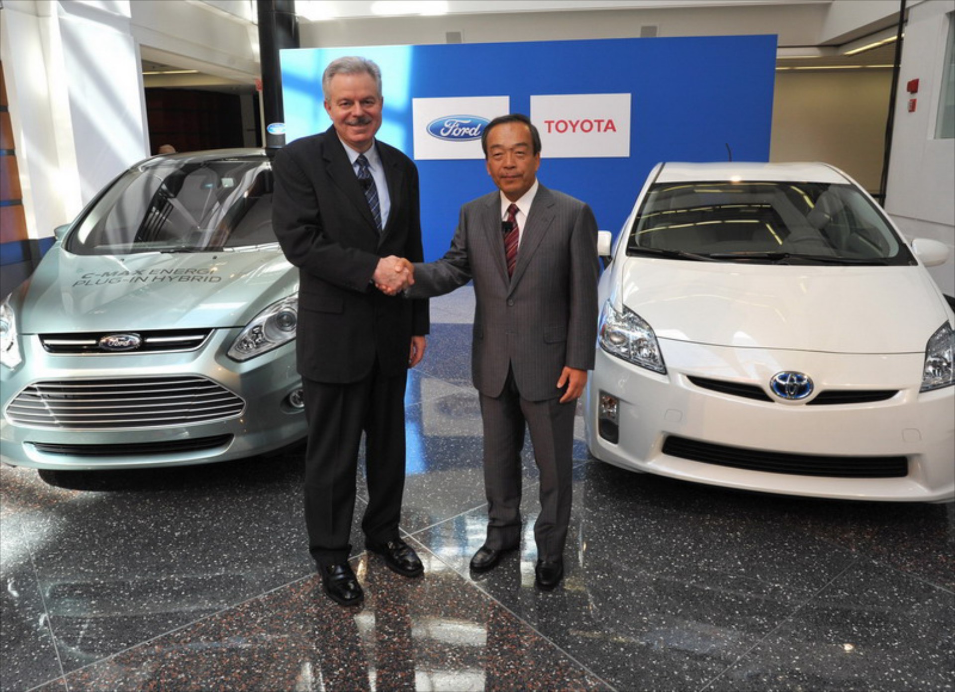 Συνεργασία Ford-Toyota στα υβριδικά