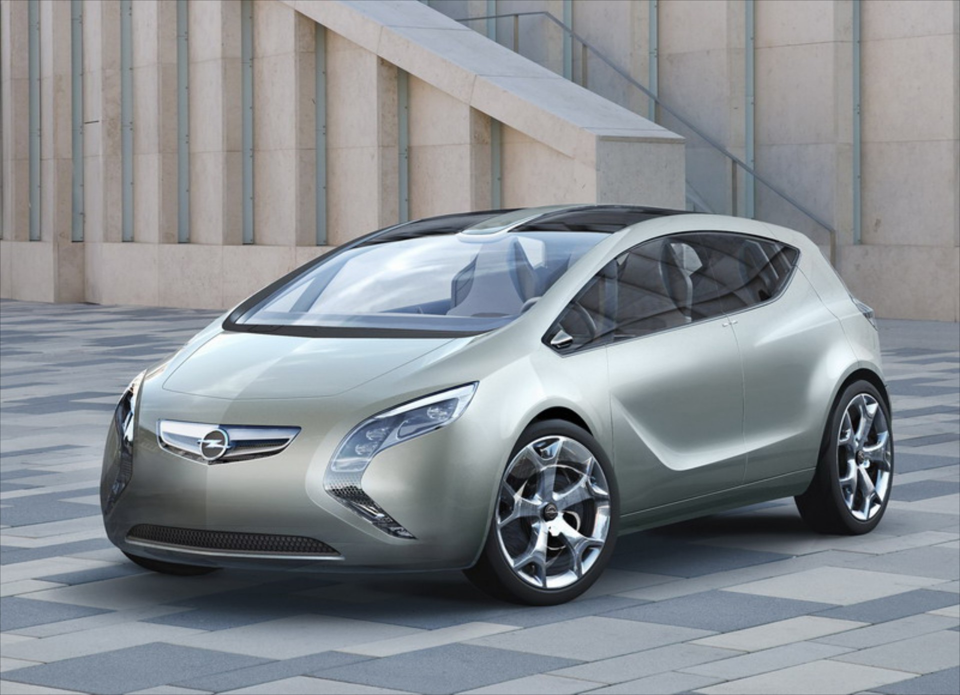 OPEL: Ψάχνει σύμμαχο για νέα υβριδικά
