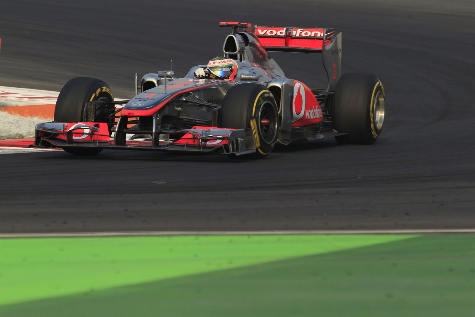 F1: Button και Hamilton ταχύτεροι στο Abu Dhabi