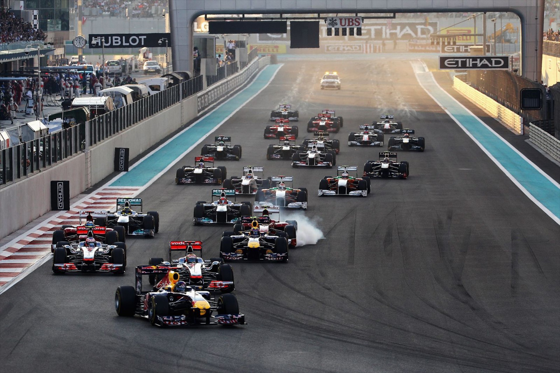 F1: Ψάχνεται η Pirelli και η Red Bull Racing