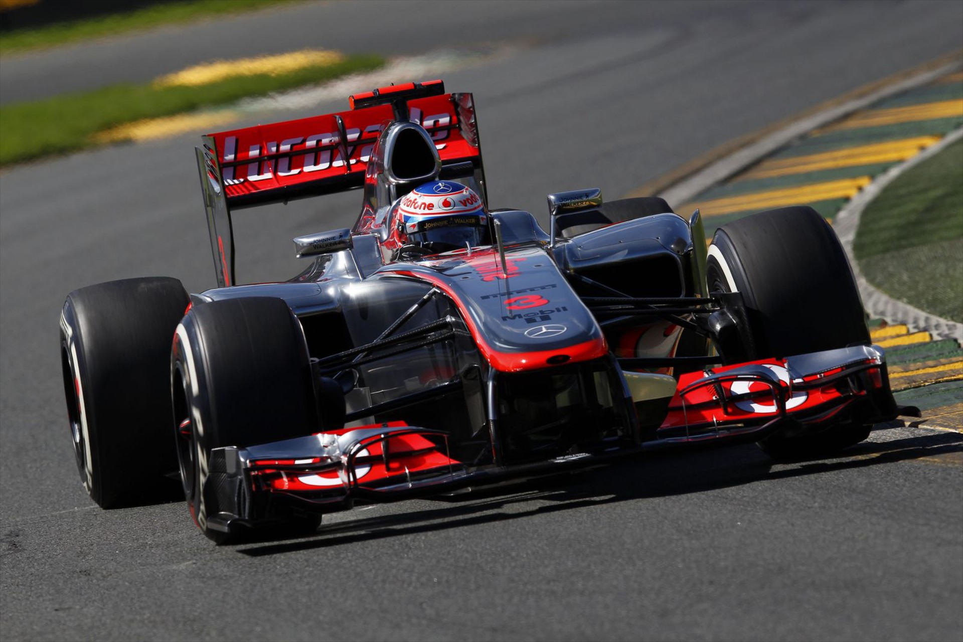F1: Ο Button ξεκίνησε με το δεξί
