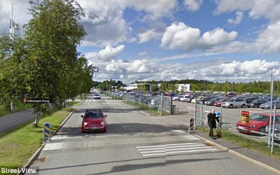 Fiat 500 έξω από HQ τα γραφεία της VW!