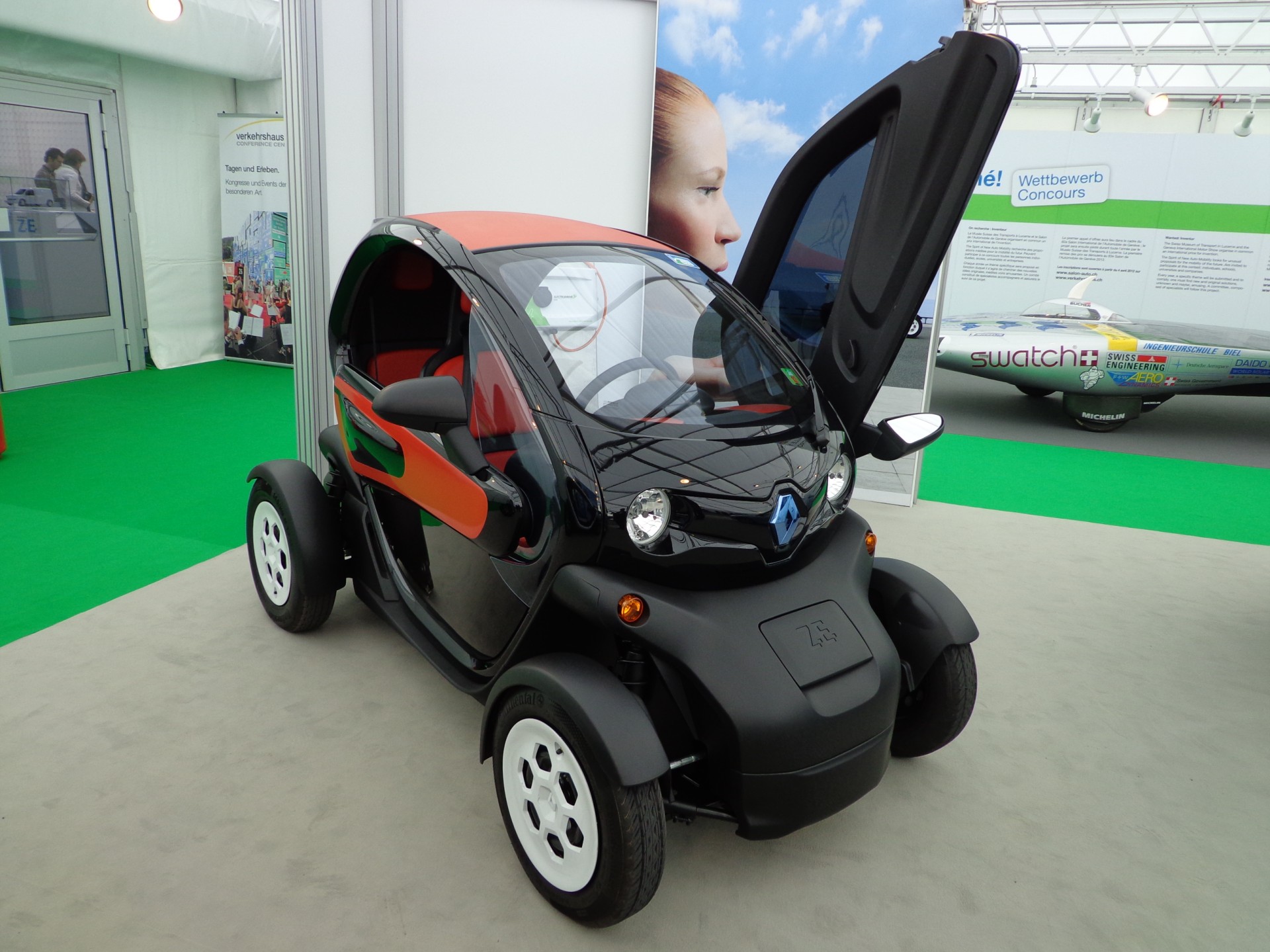 Video: Drift-άρει το Renault Twizy?