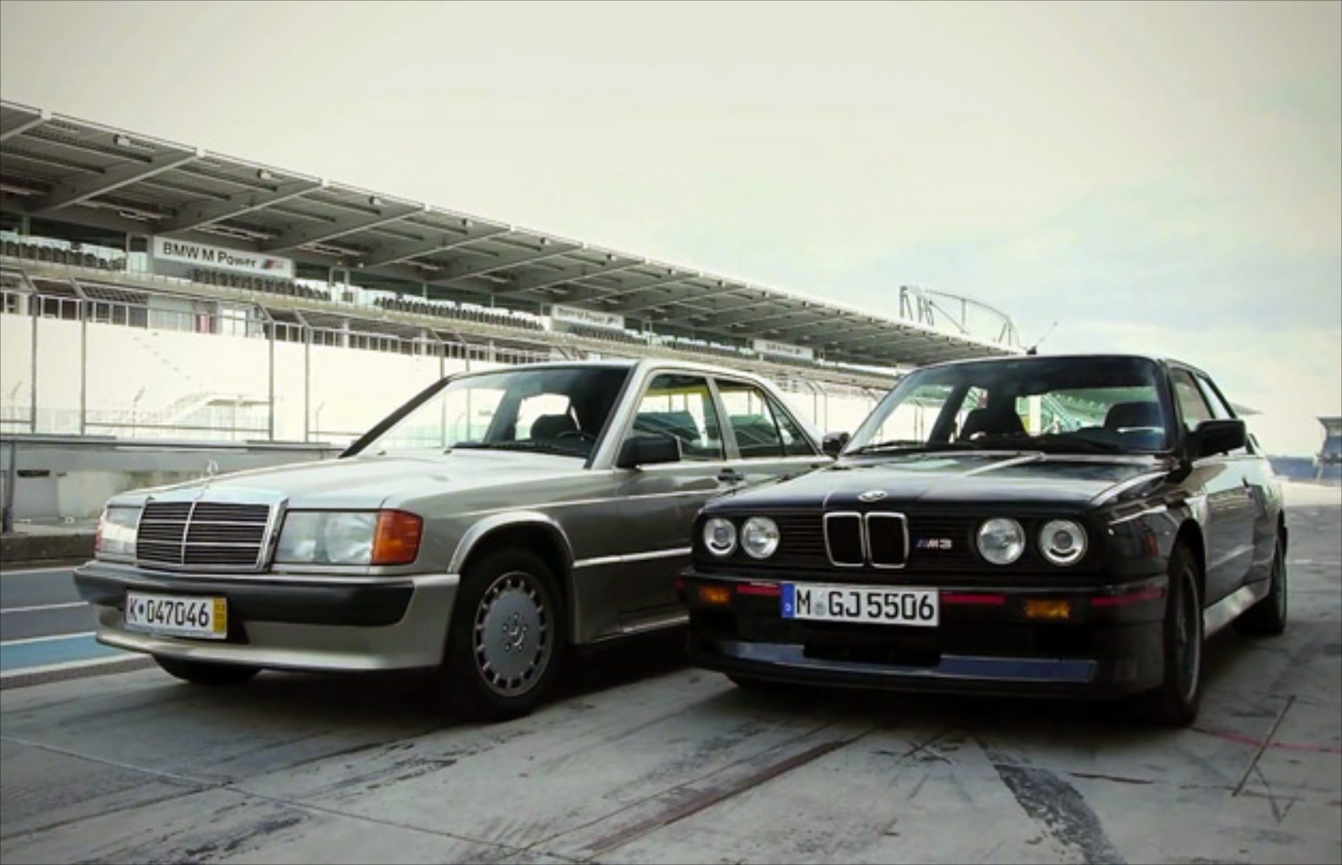 Video: BMW E30 M3 vs Mercedes-Benz 190E 2.3-16!