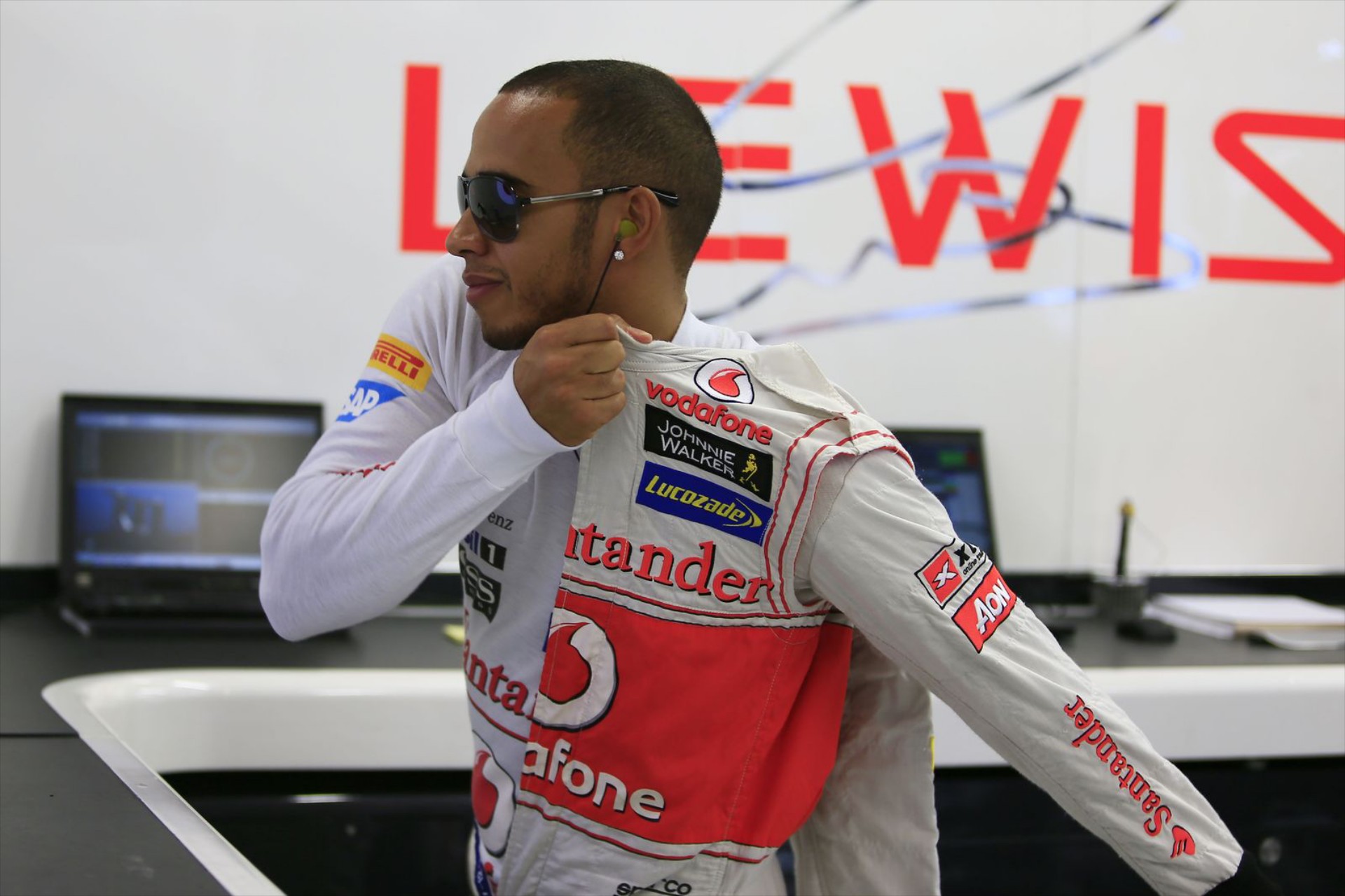 Και επίσημα ο Hamilton στην Mercedes και Perez στην McLaren!