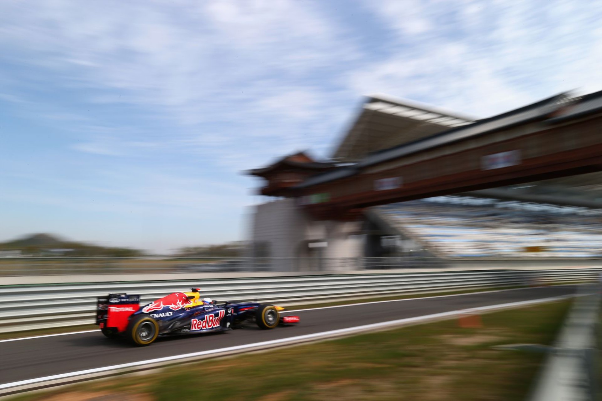 Hamilton και Vettel μοιράστηκαν τις πρώτες θέσεις