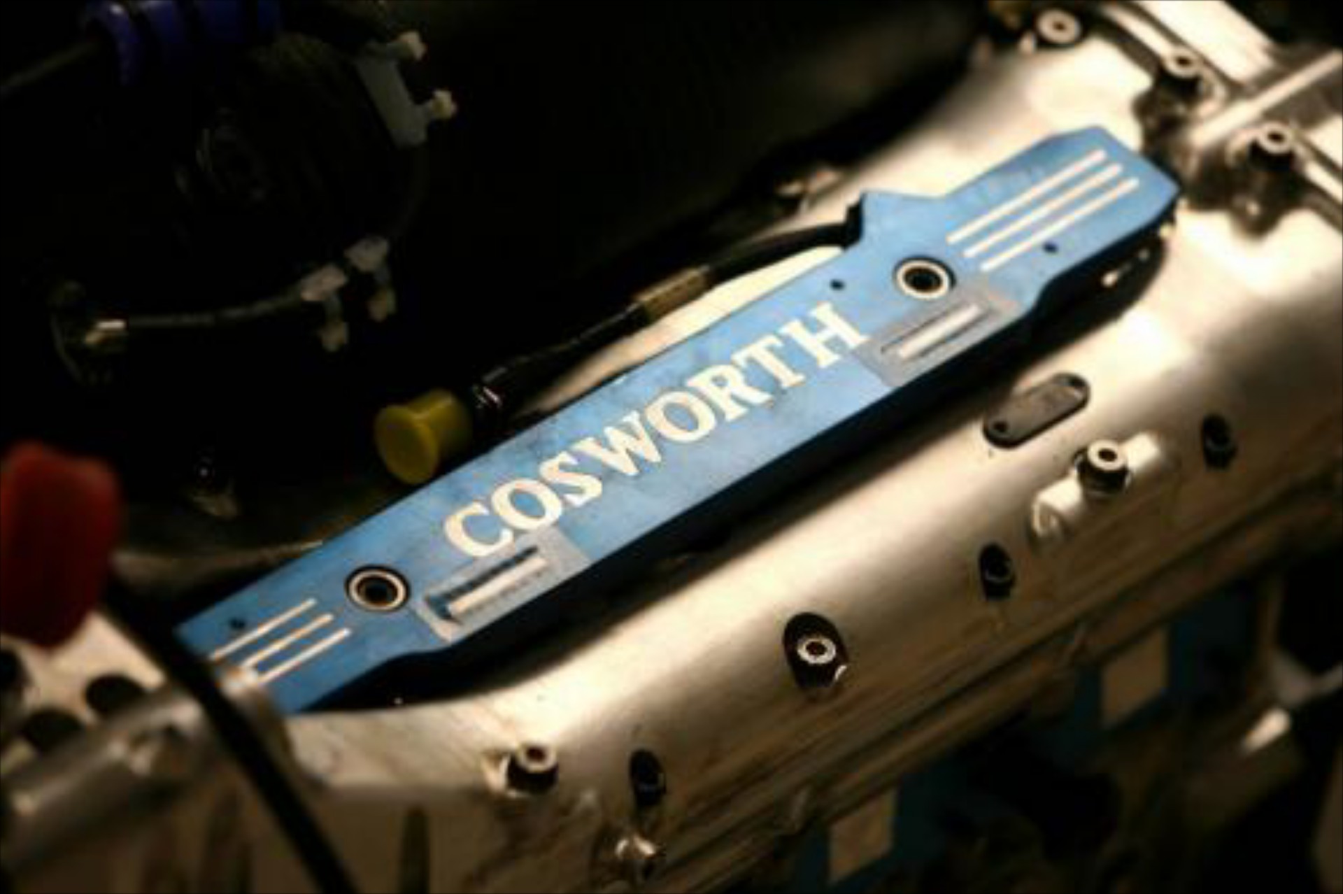 Πωλείται η Cosworth