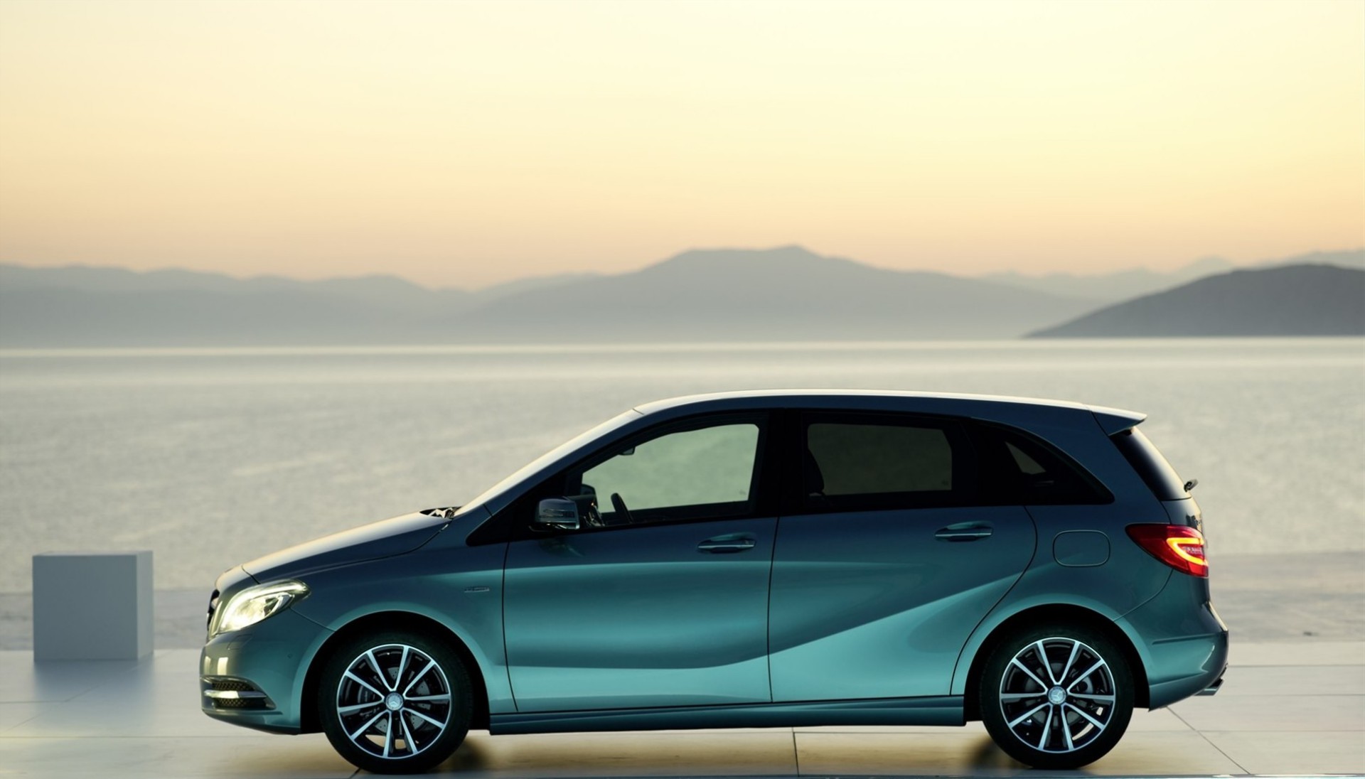 Νέοι 4κύλινδροι κινητήρες για τη Mercedes