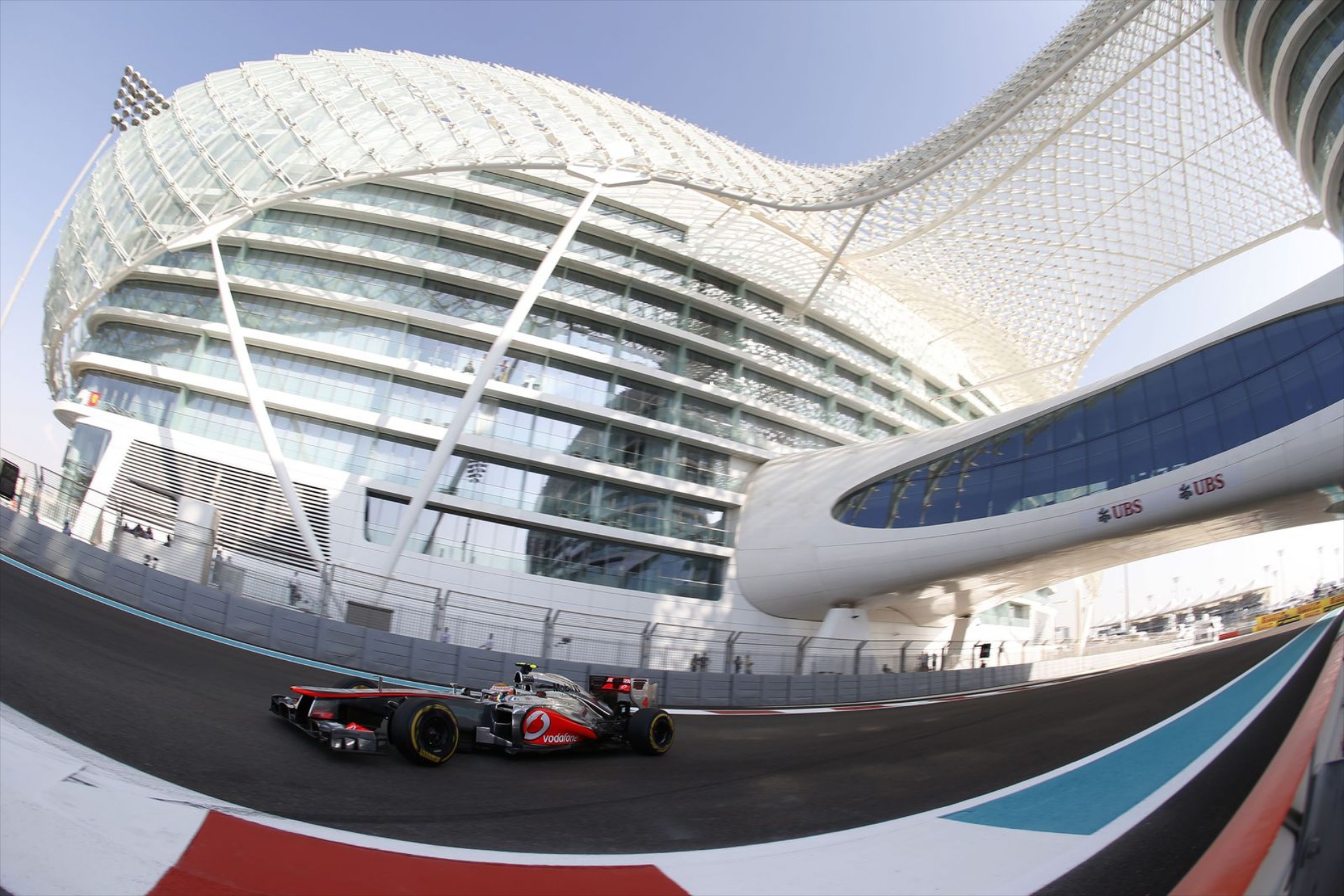 Στην pole position o Hamilton