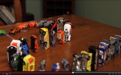 VIDEO: Ντόμινο με αυτοκινητάκια