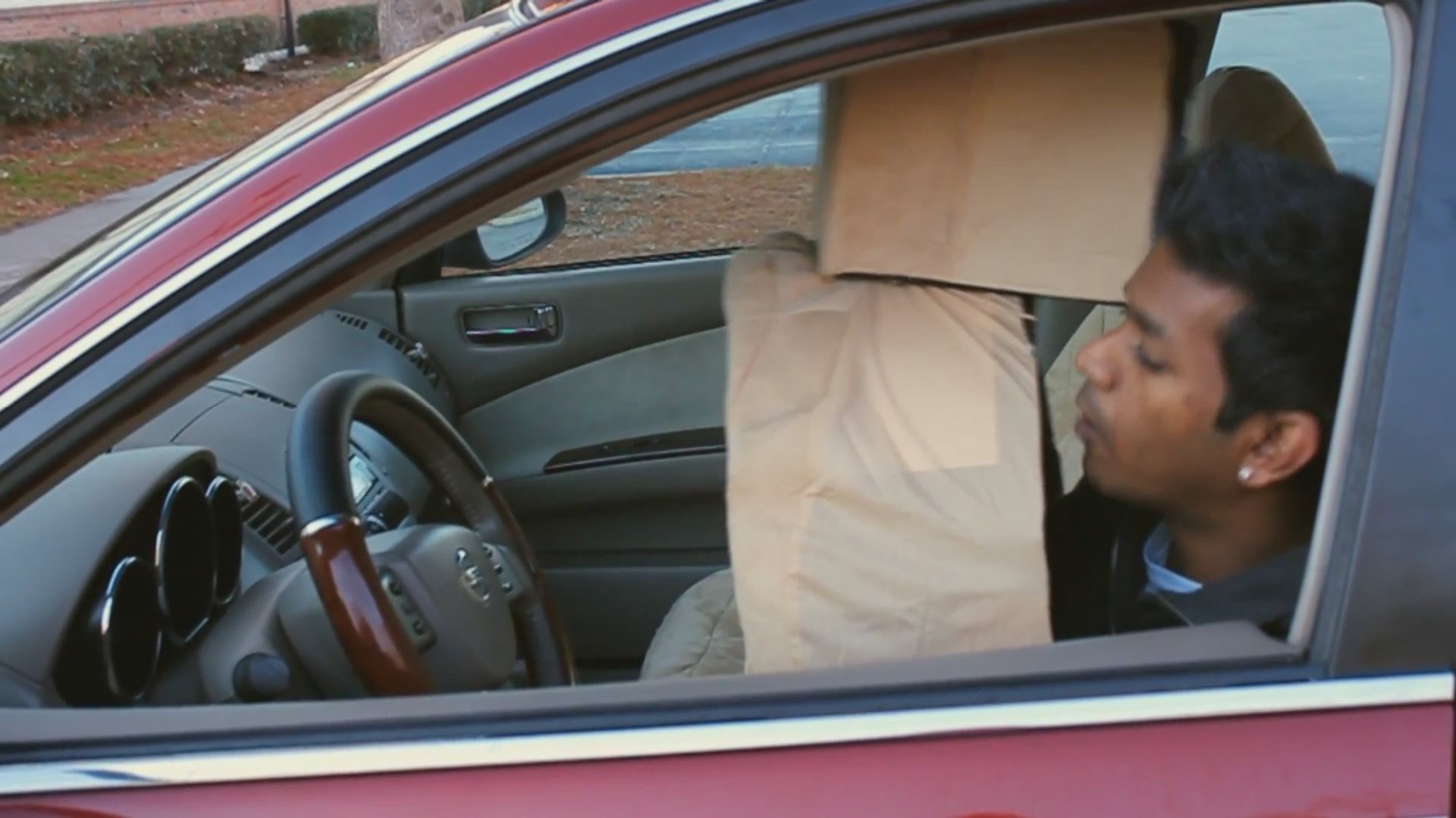 Video: Αόρατος οδηγός σε Drive Thru