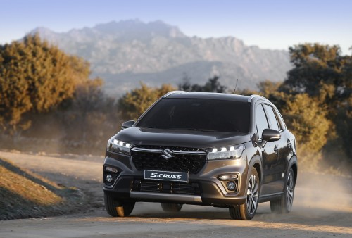 SUZUKI S-CROSS HYBRID (2023)