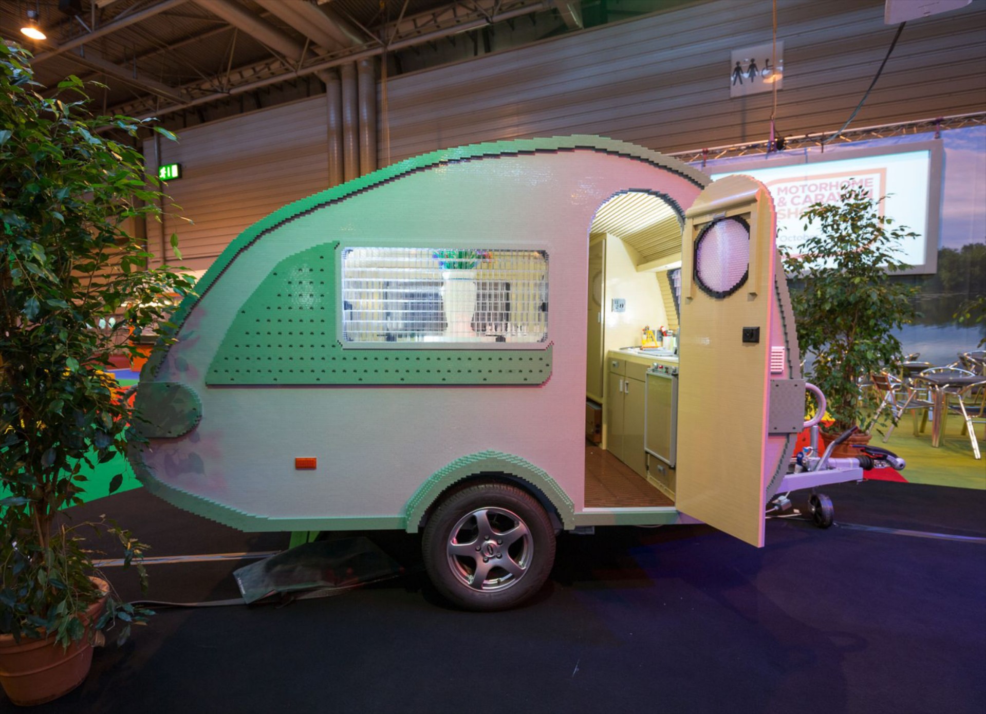 Ένα τροχόσπιτο Lego… σε πραγματικές διαστάσεις