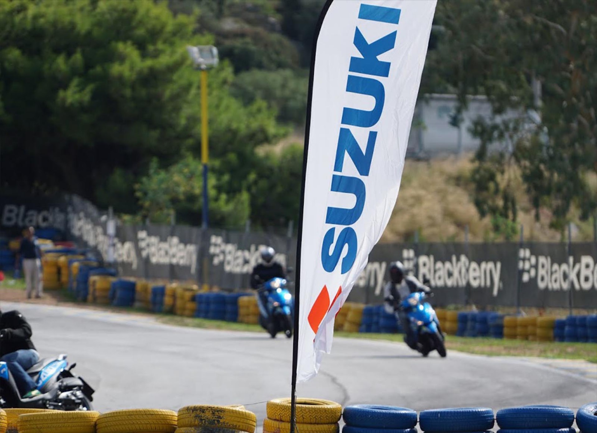 ΟΔΗΓΟΥΜΕ: Suzuki scooter Address & Burgman