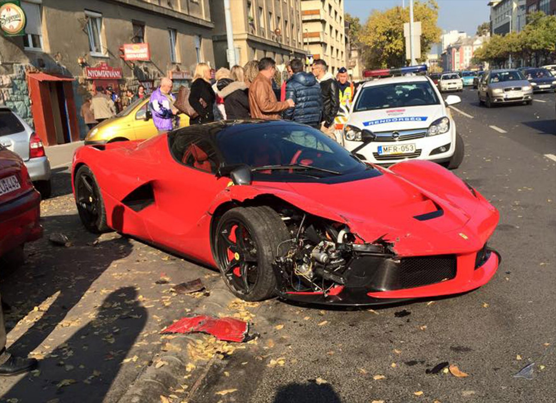 Τρακάρει τη φρεσκοαγορασμένη του LaFerrari