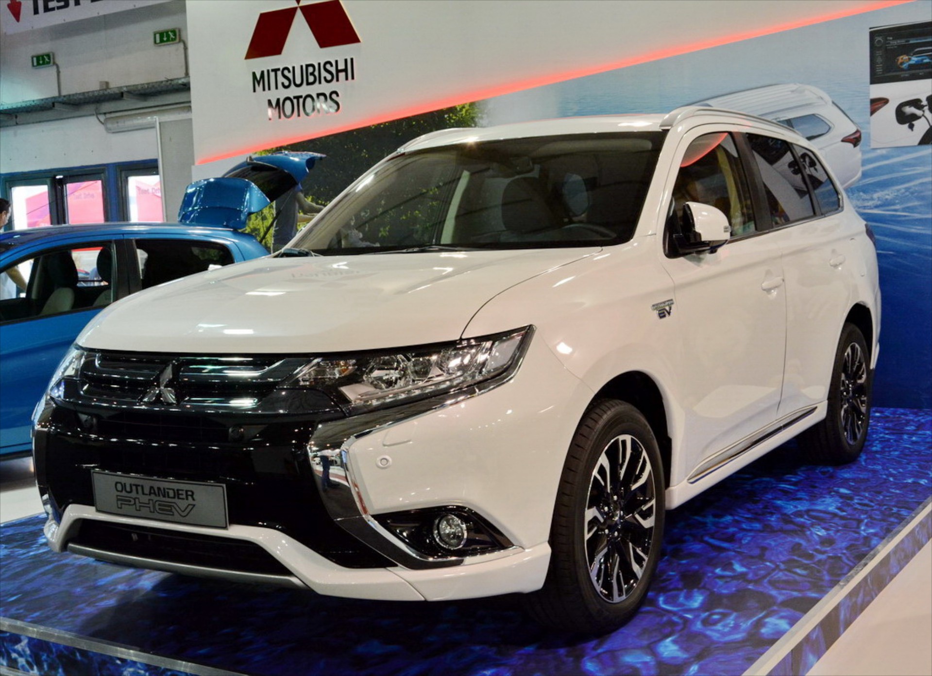 3 Mitsubishi στην ΑΥΤΟΚΙΝΗΣΗ 2015