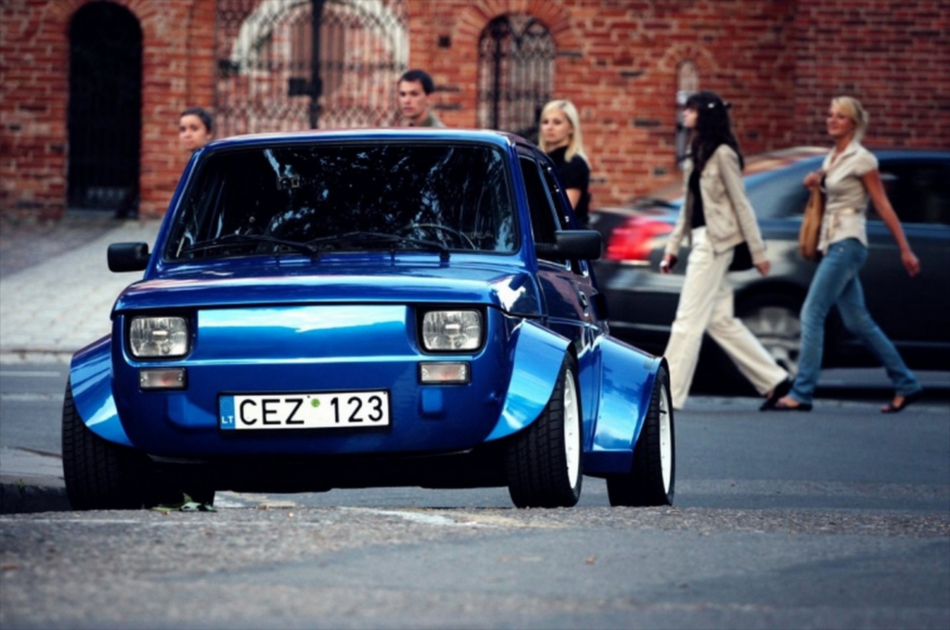 Fiat 126p με μοτέρ VTEC turbo (VIDEO)