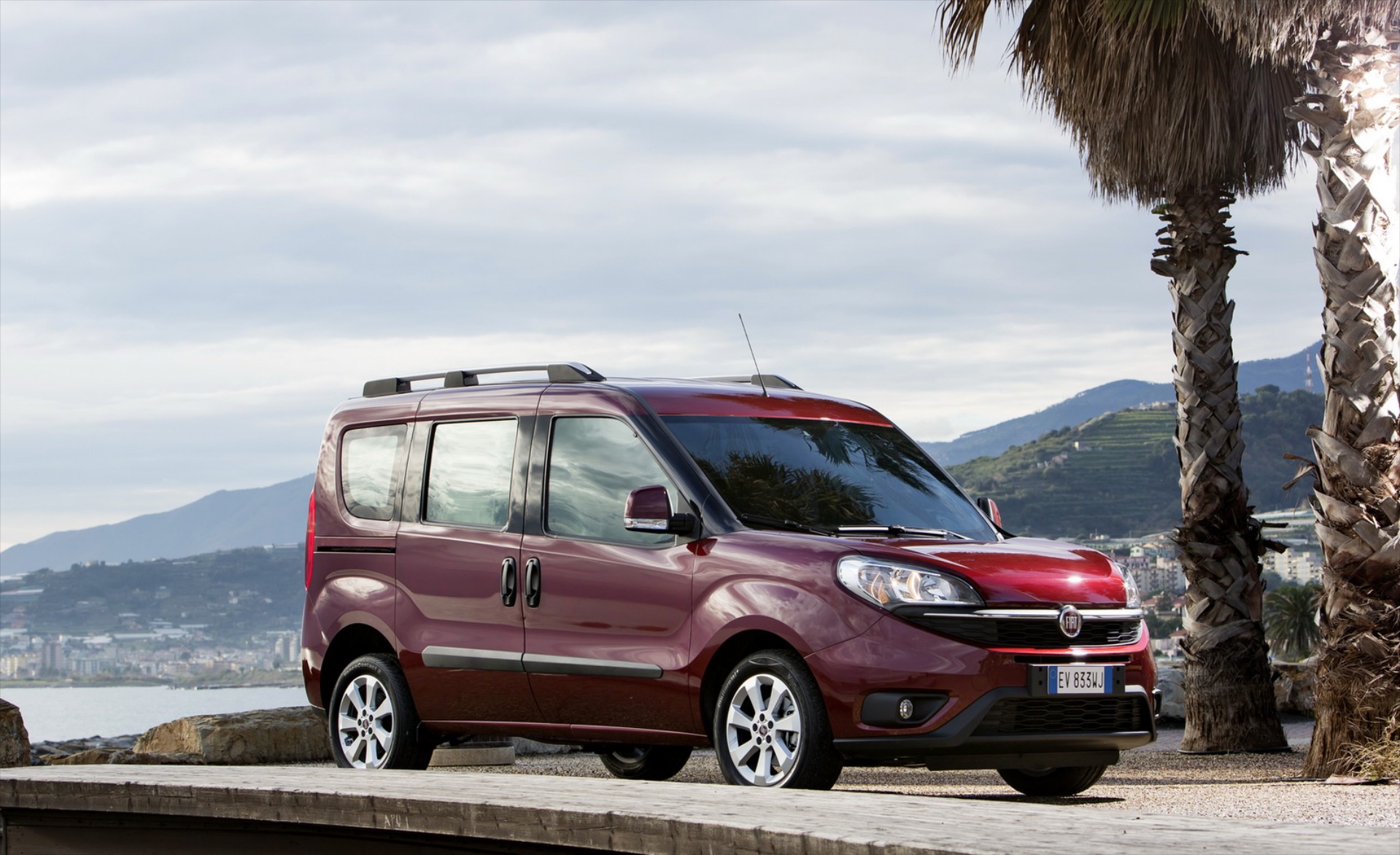 ΔΟΚΙΜΗ Fiat Doblo 1.6 Diesel 105 PS Panorama Lounge