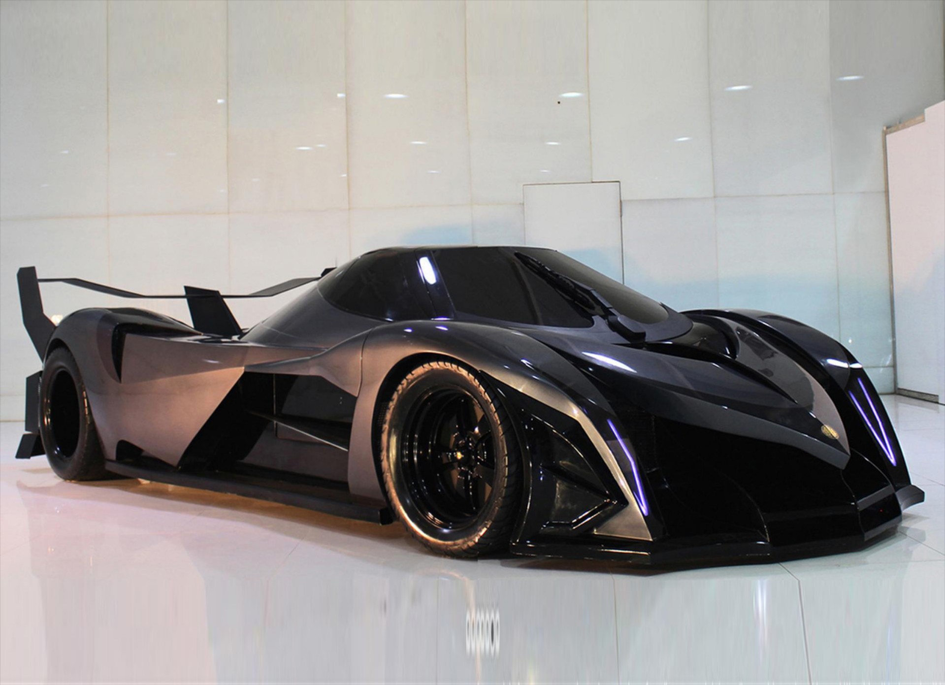 Devel Sixteen με 4.560 PS (Video)