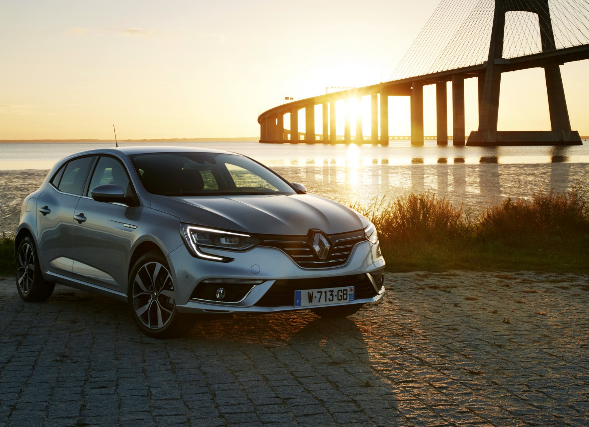 Megane: η στρατηγική, οι εκδόσεις και οι αντίπαλοι