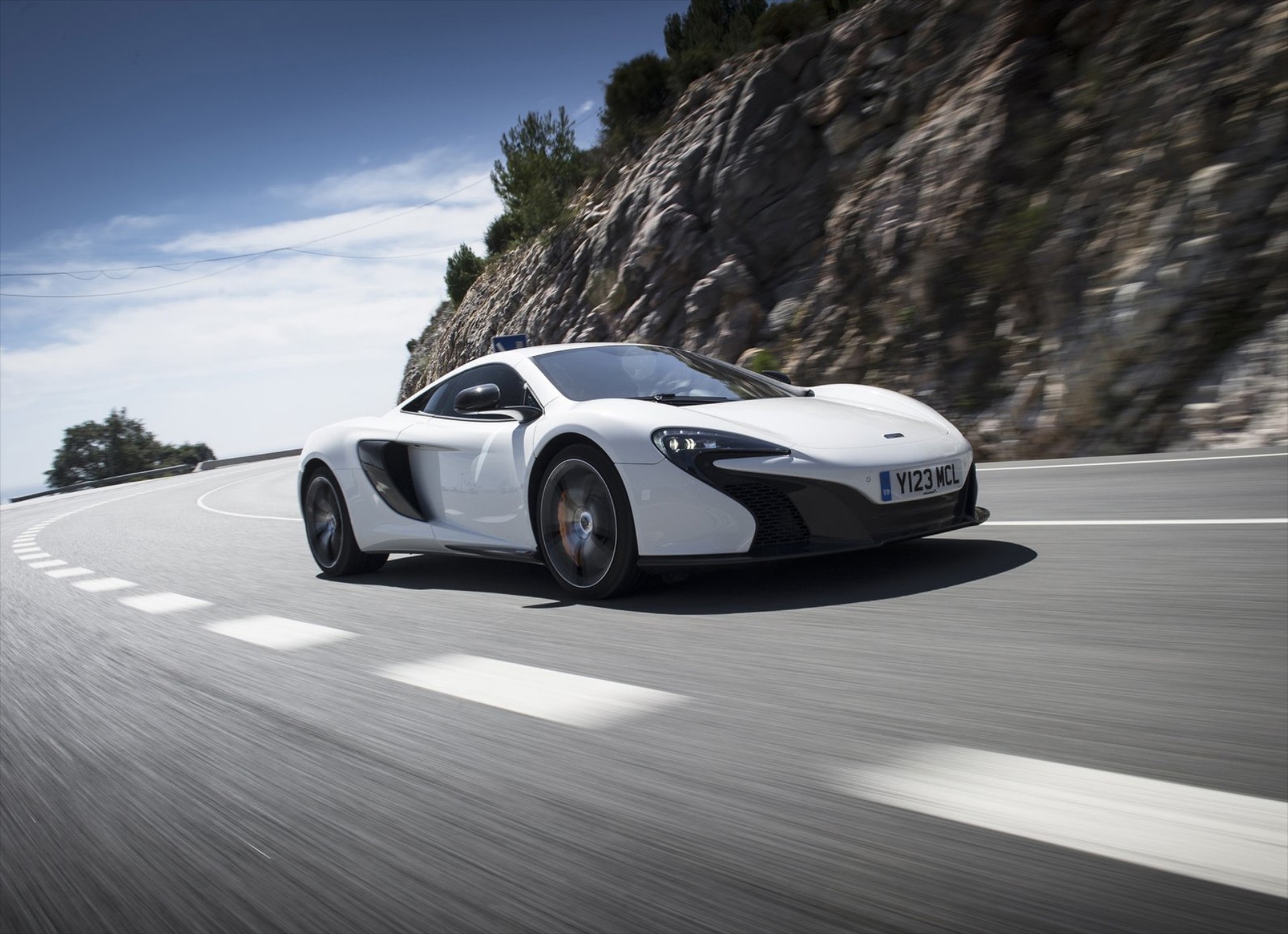 Διπλοβάρδιες δουλεύουν στη McLaren 