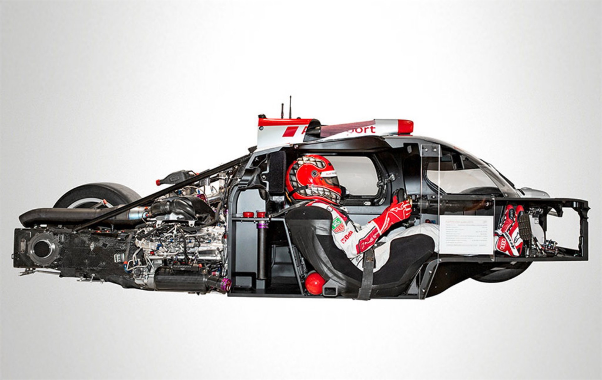 Audi R18 εκ των έσω

