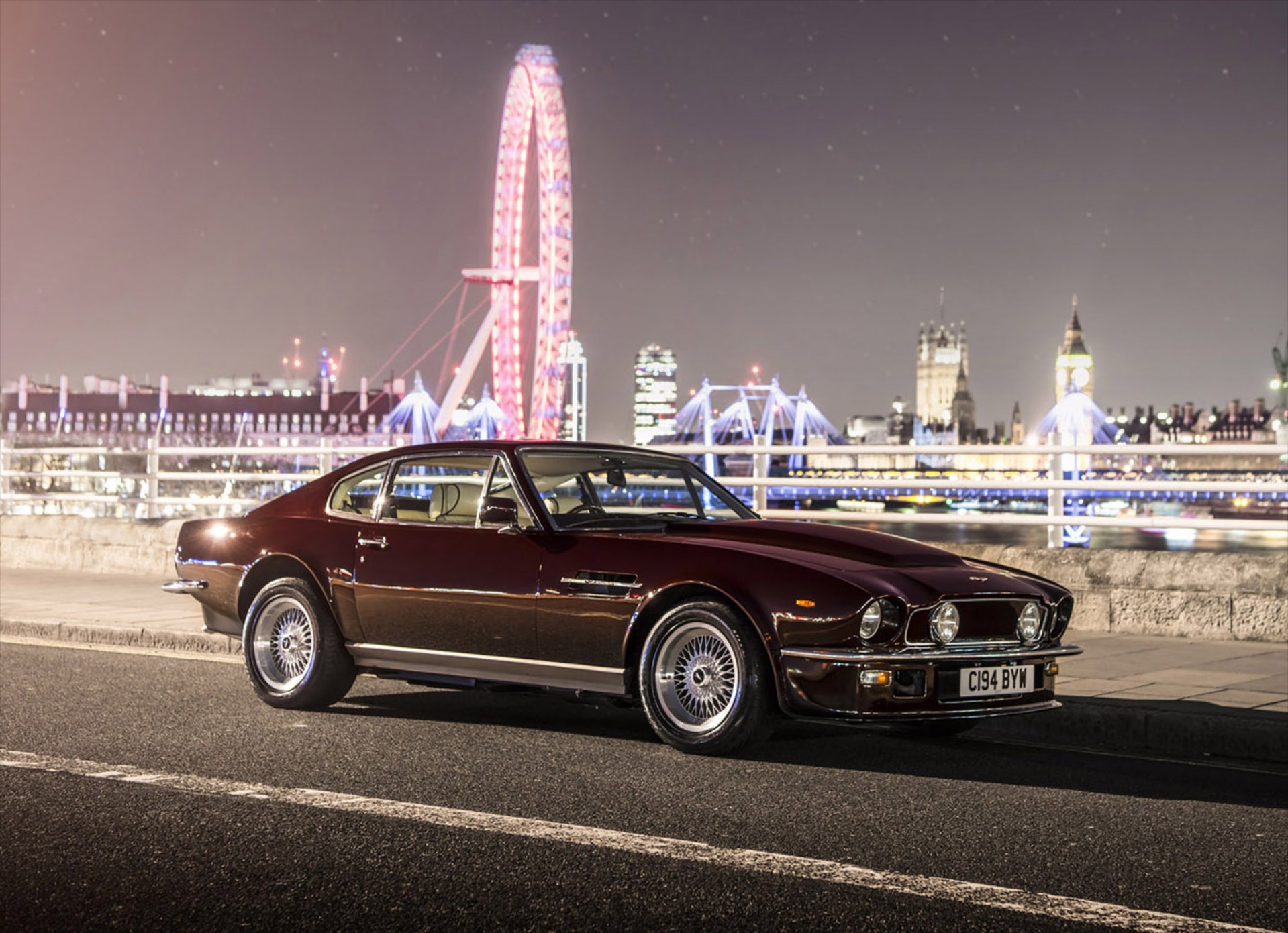 O Sir Elton John πουλάει την Aston Martin του