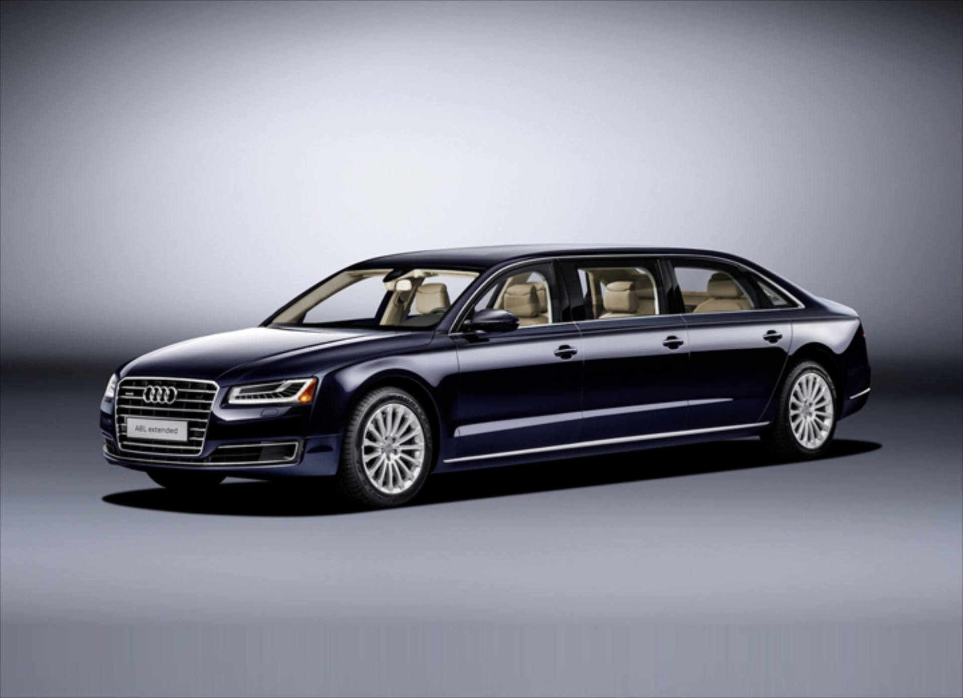 Μοναδικό Audi A8 L extended με 6 πόρτες