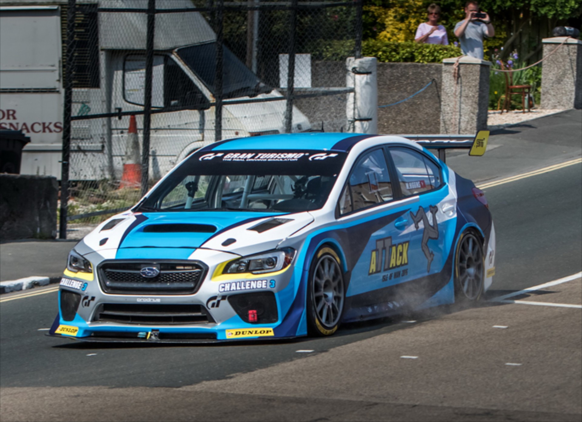 «Πέταξε» πάνω από το Isle of Man ο Higgins με το STi (video)