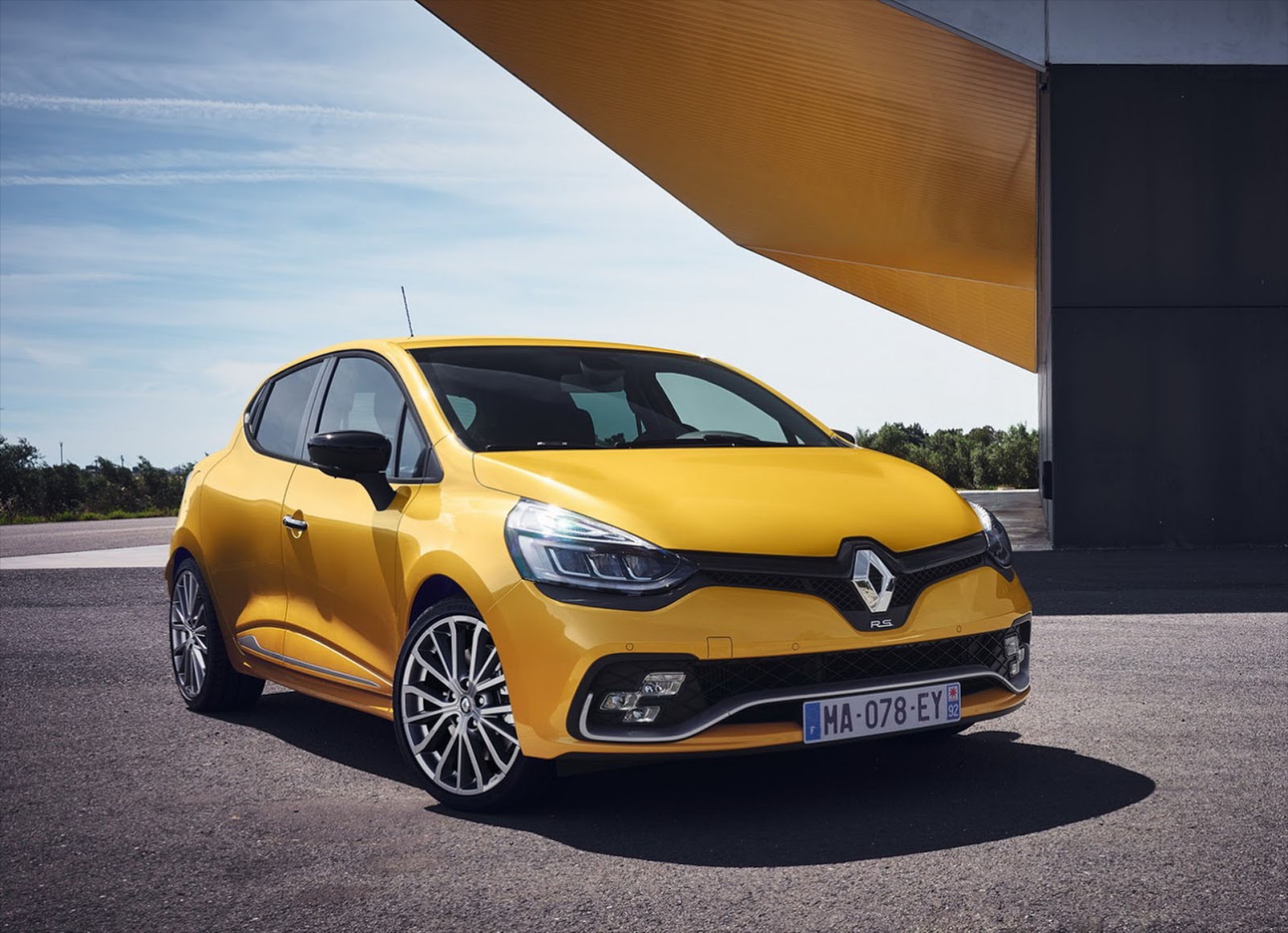 Νέα Clio R.S. 200 και R.S. 220 Trophy