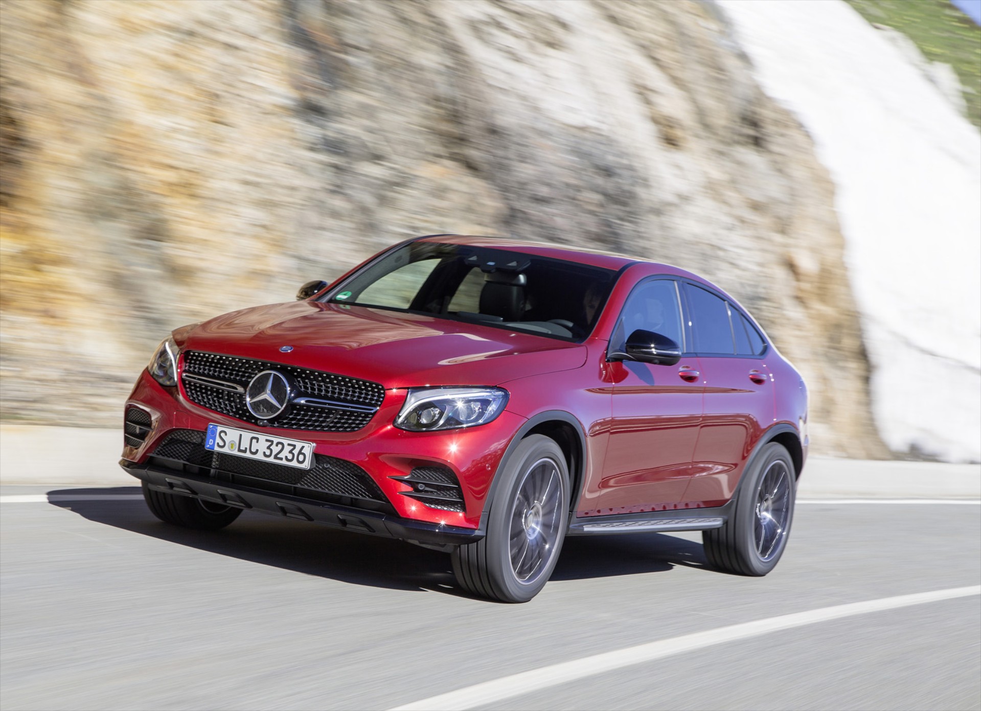 ΟΔΗΓΟΥΜΕ τη νέα Mercedes-Benz GLC Coupe