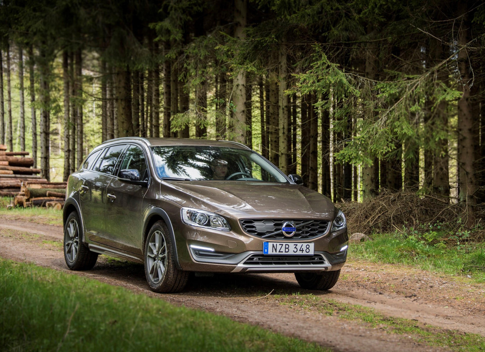 Οι νέες τιμές των S60 και V60 Cross Country