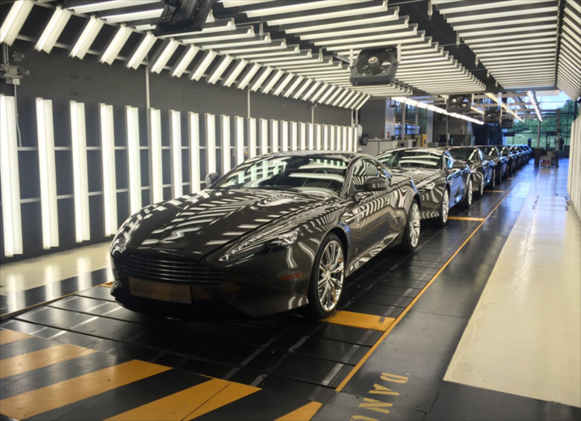 Τέλος εποχής για την Aston Martin DB9