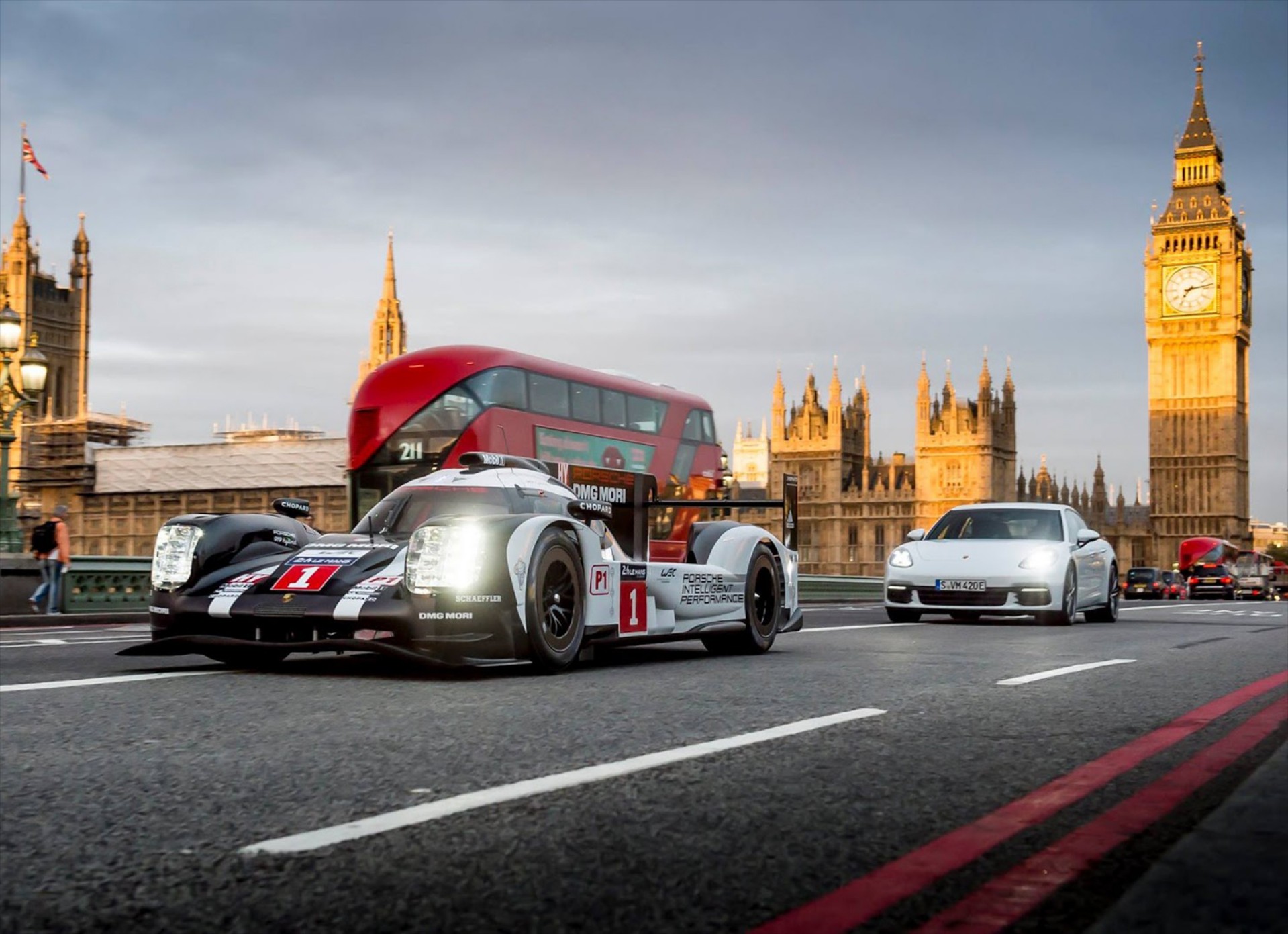 Αγωνιστική Porsche στους δρόμους του Λονδίνου