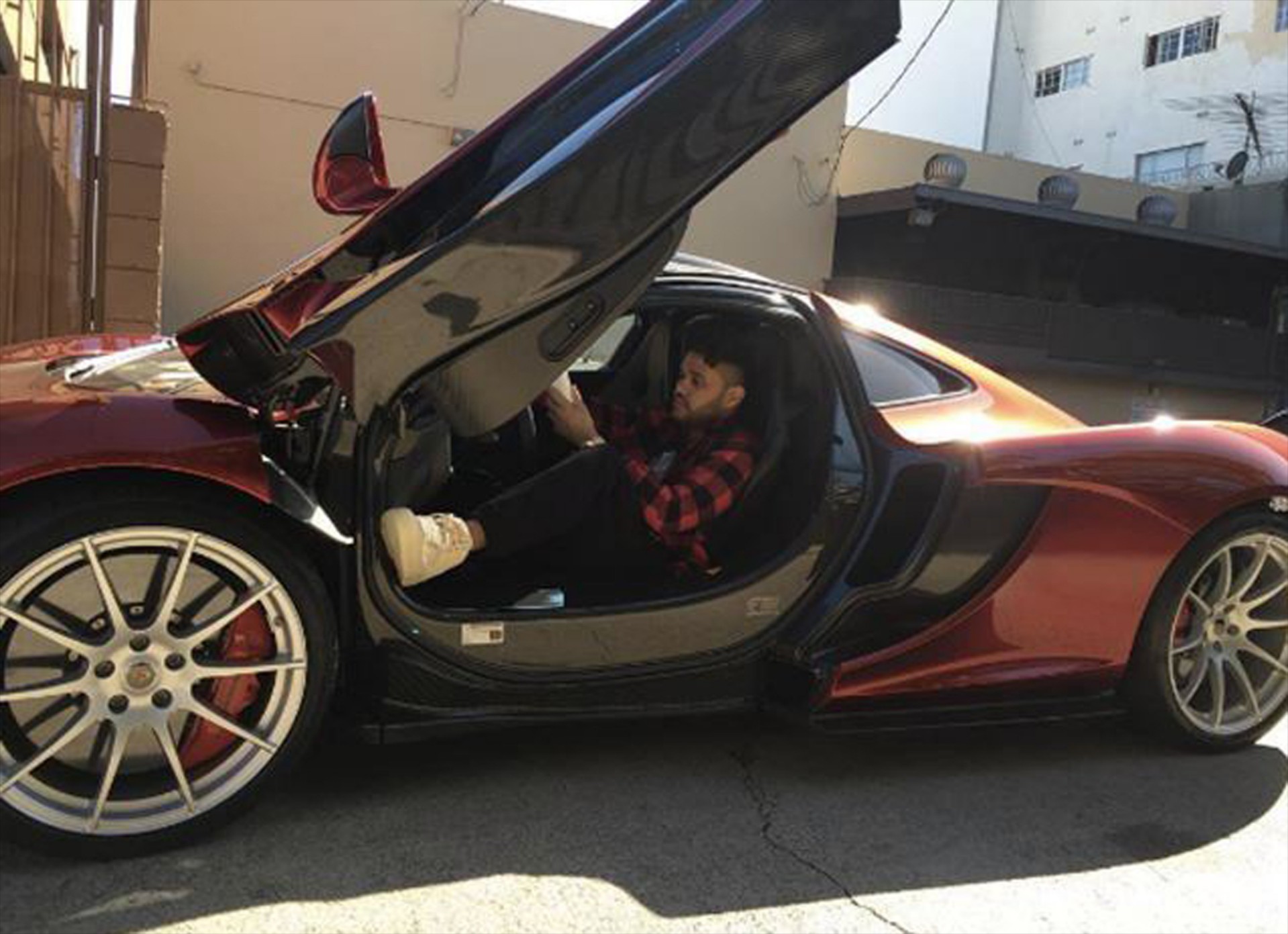 O «Starboy» έχει ΚΑΙ McLaren P1 (video)