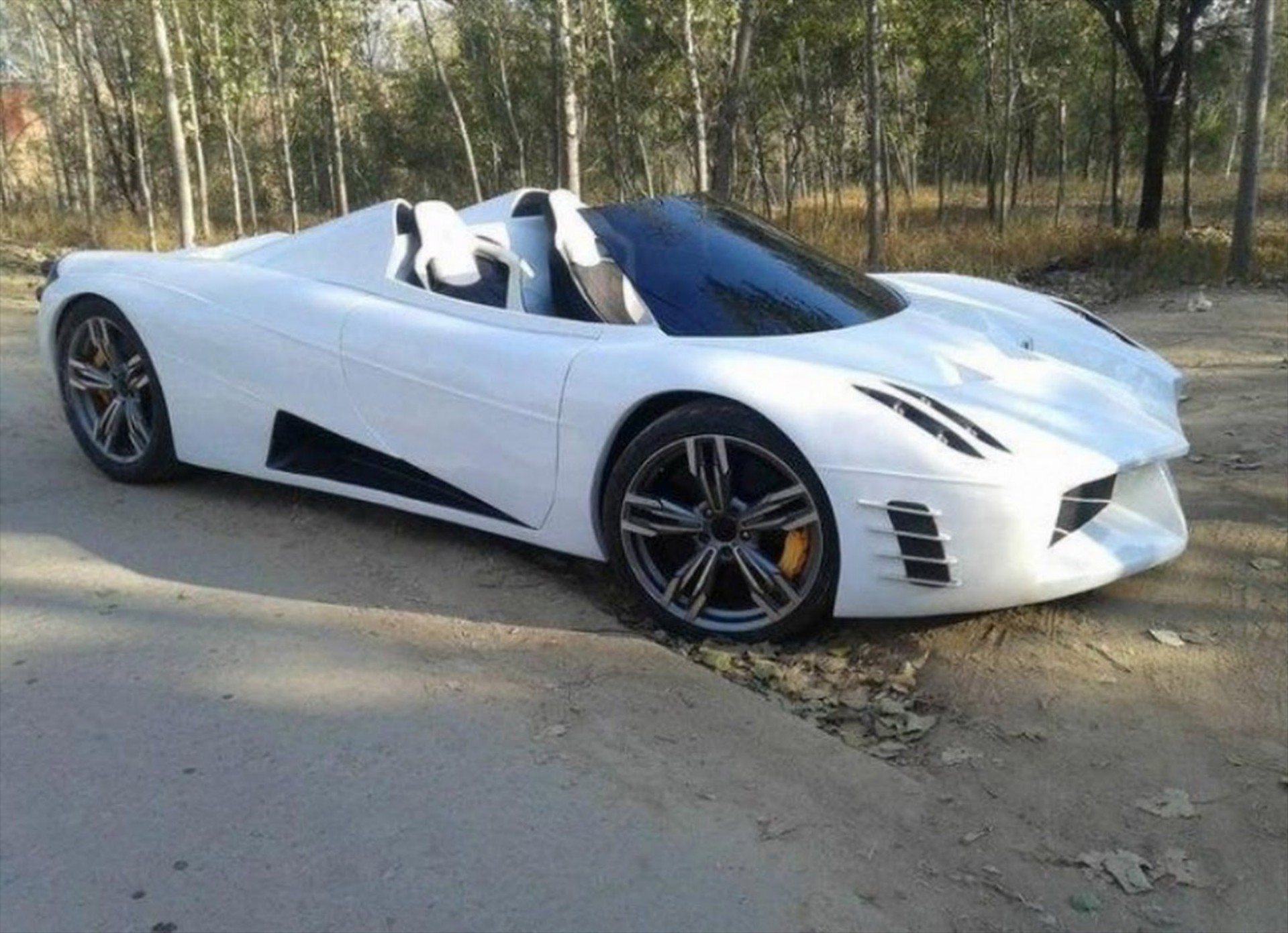 Μια «Pagani» από την Κίνα με 5.000 ευρώ