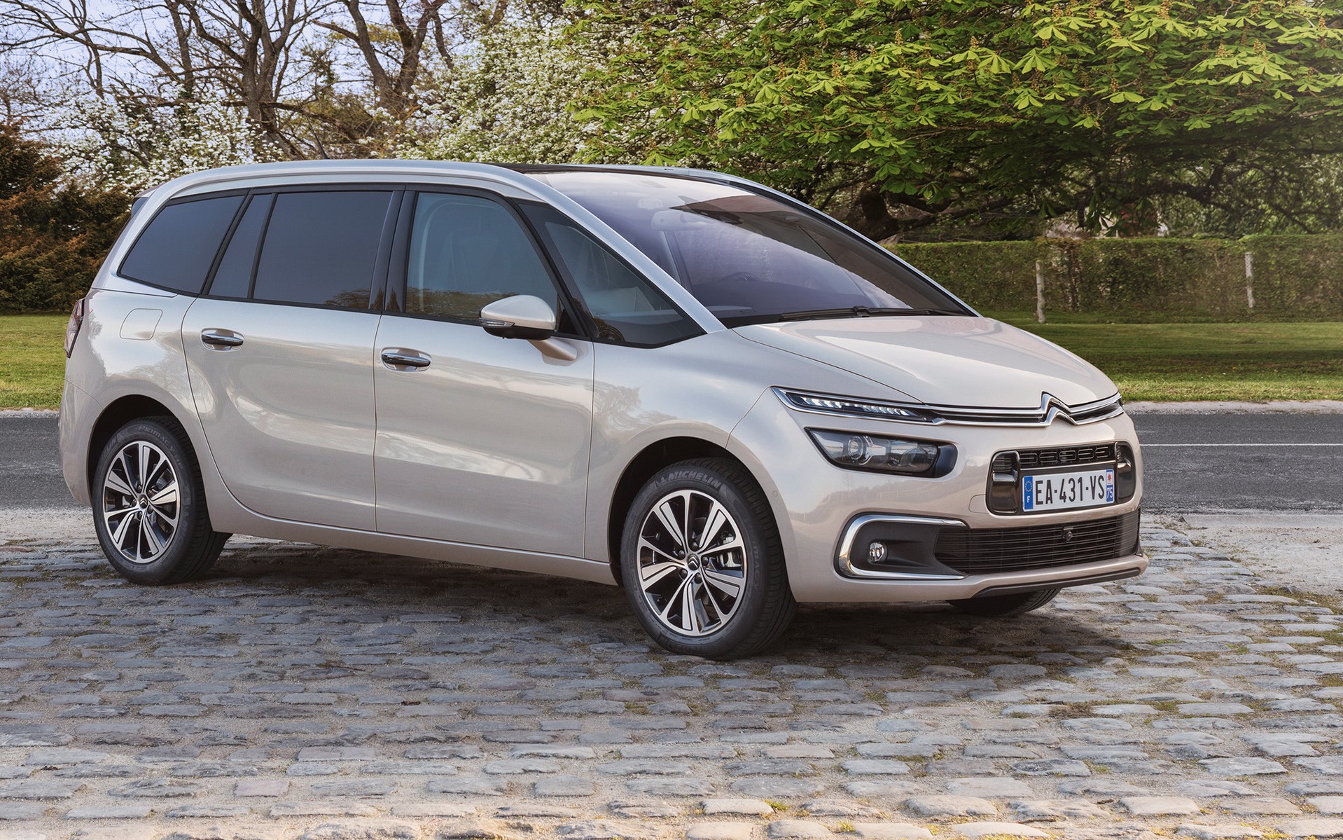 <br />
<b>Notice</b>:  Undefined property: stdClass::$title in <b>/home/www3gocar/public_html/templates/t2024/ice_c/9a1326b63621589c2d0ae49576f7df8a09573c42_0.file.box.featured.tpl.php</b> on line <b>89</b><br />
