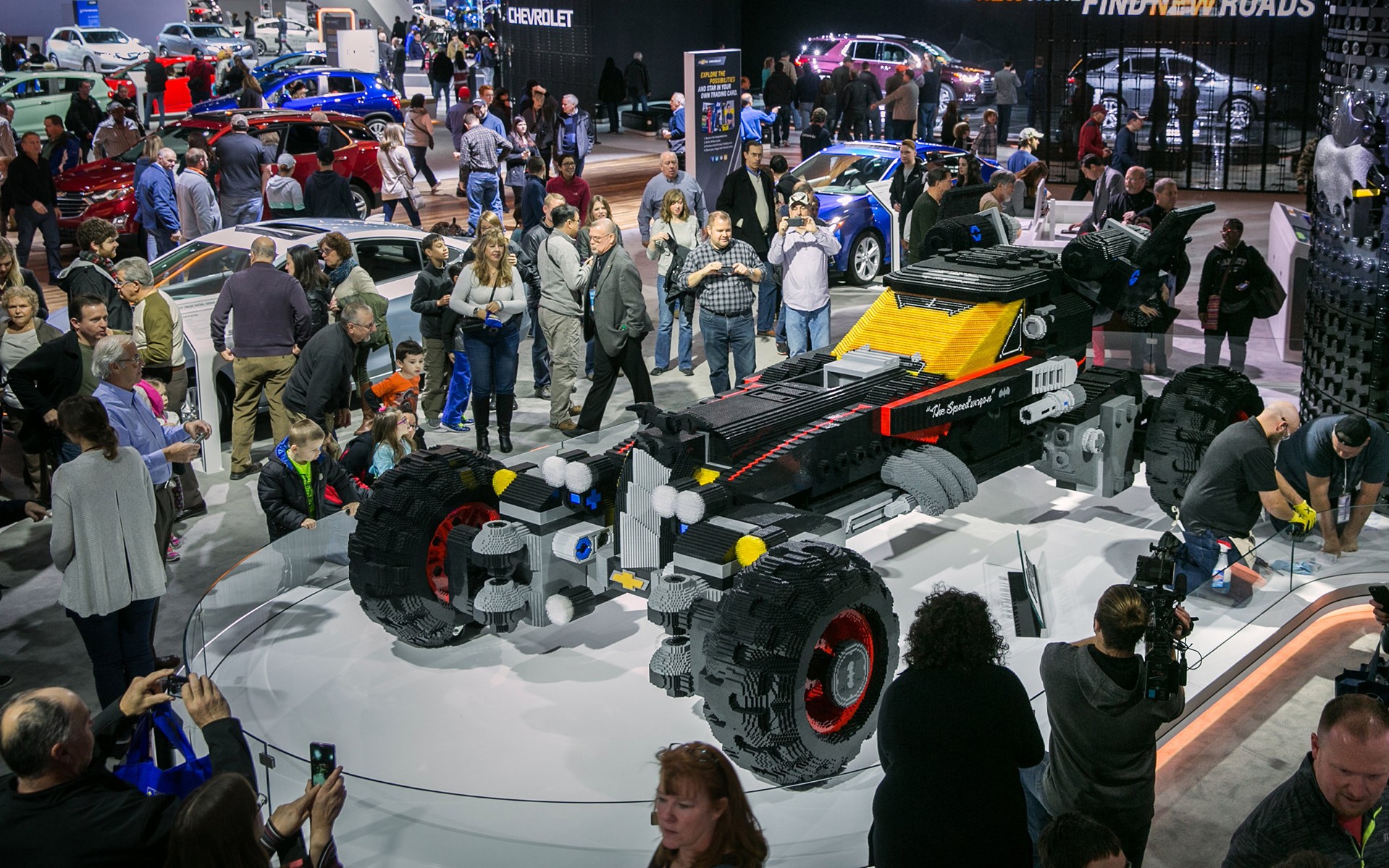 Το Batmobile από 344.000 τουβλάκια LEGO! (vid)