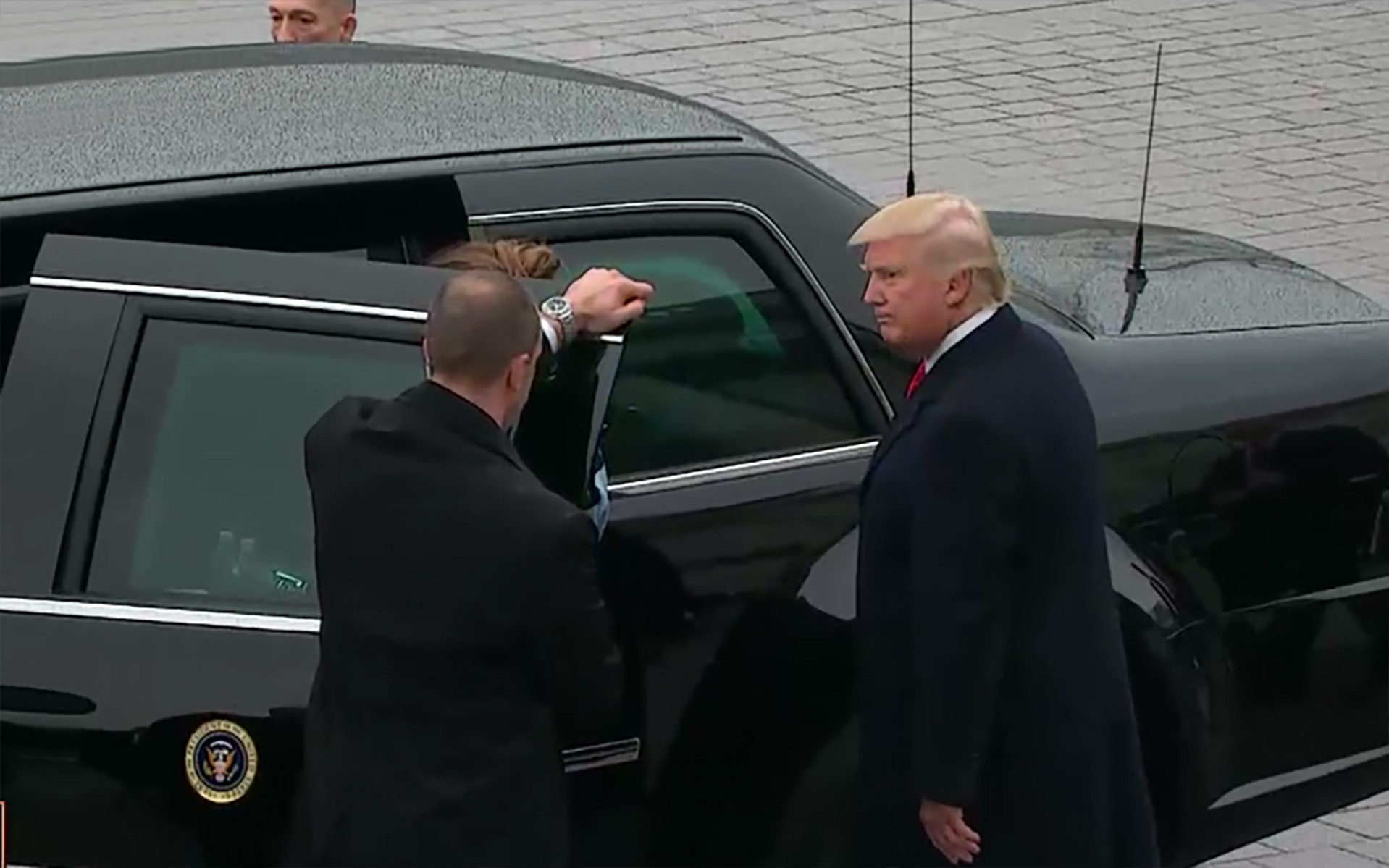 Γιατί ο Trump μπήκε στην παλιά Cadillac του Obama;
