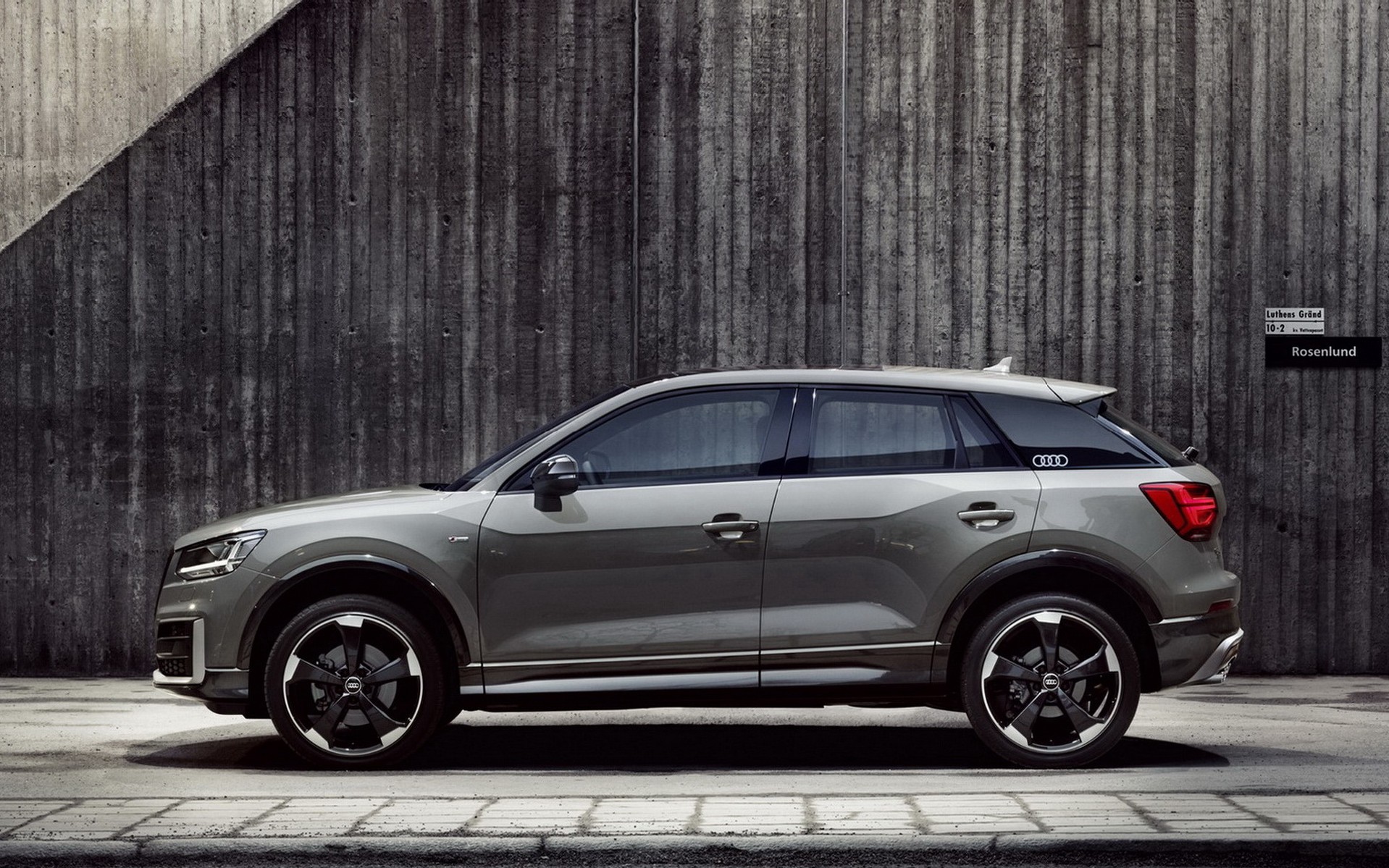 ΝΕΟ AUDI Q2. ΠΟΛΥΔΙΑΣΤΑΤΟ. Το νέο κόμπακτ SUV της Audi ταιριάζει
