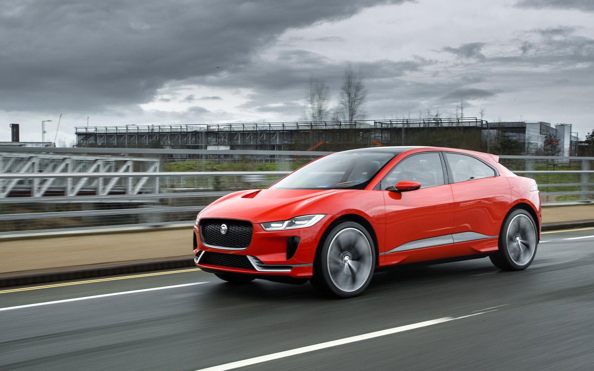 Το πρωτότυπο ηλεκτρικό Jaguar SUV στους δρόμους του Λονδίνου (vid)