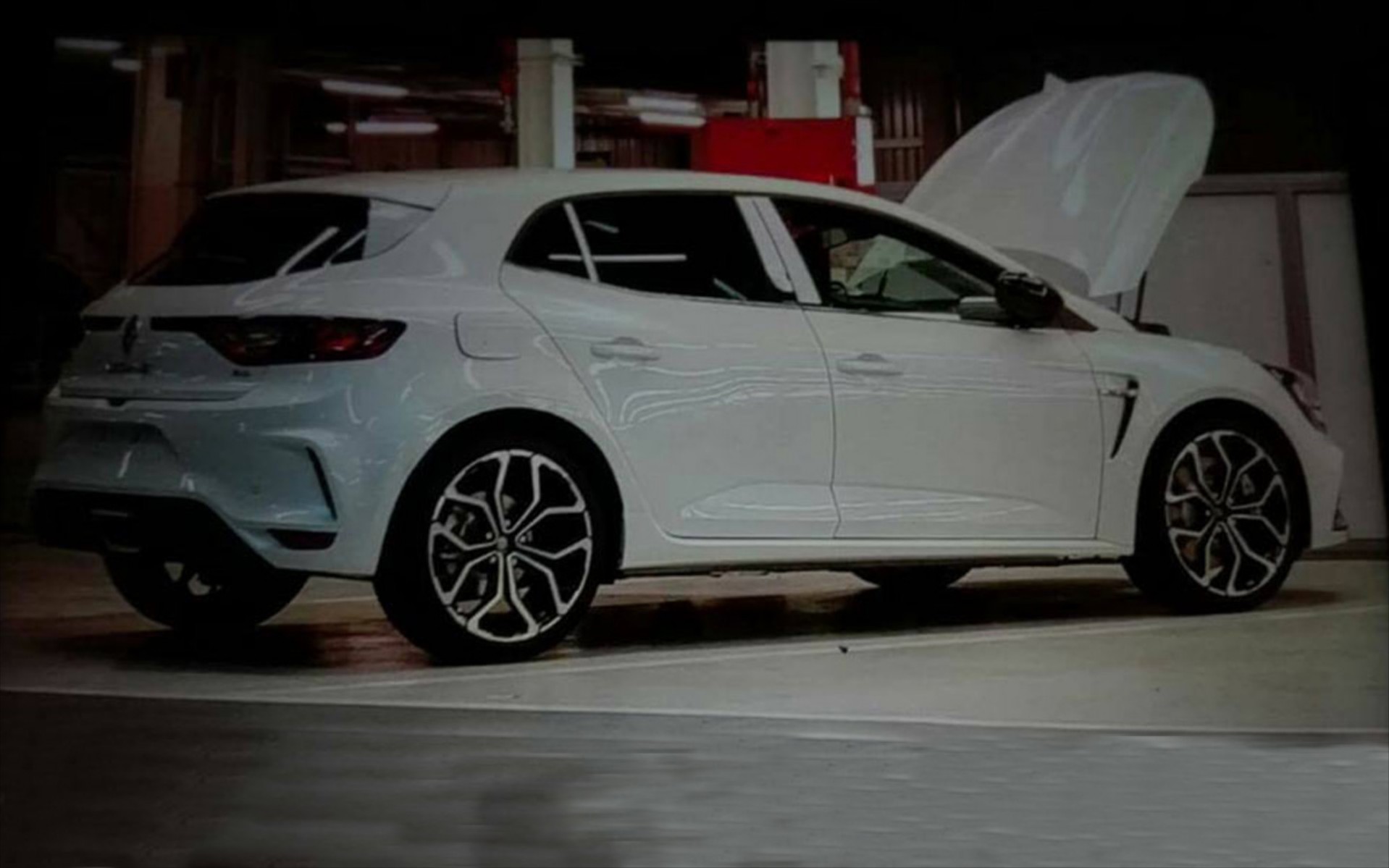 Η πρώτη φωτογραφία του Megane R.S.